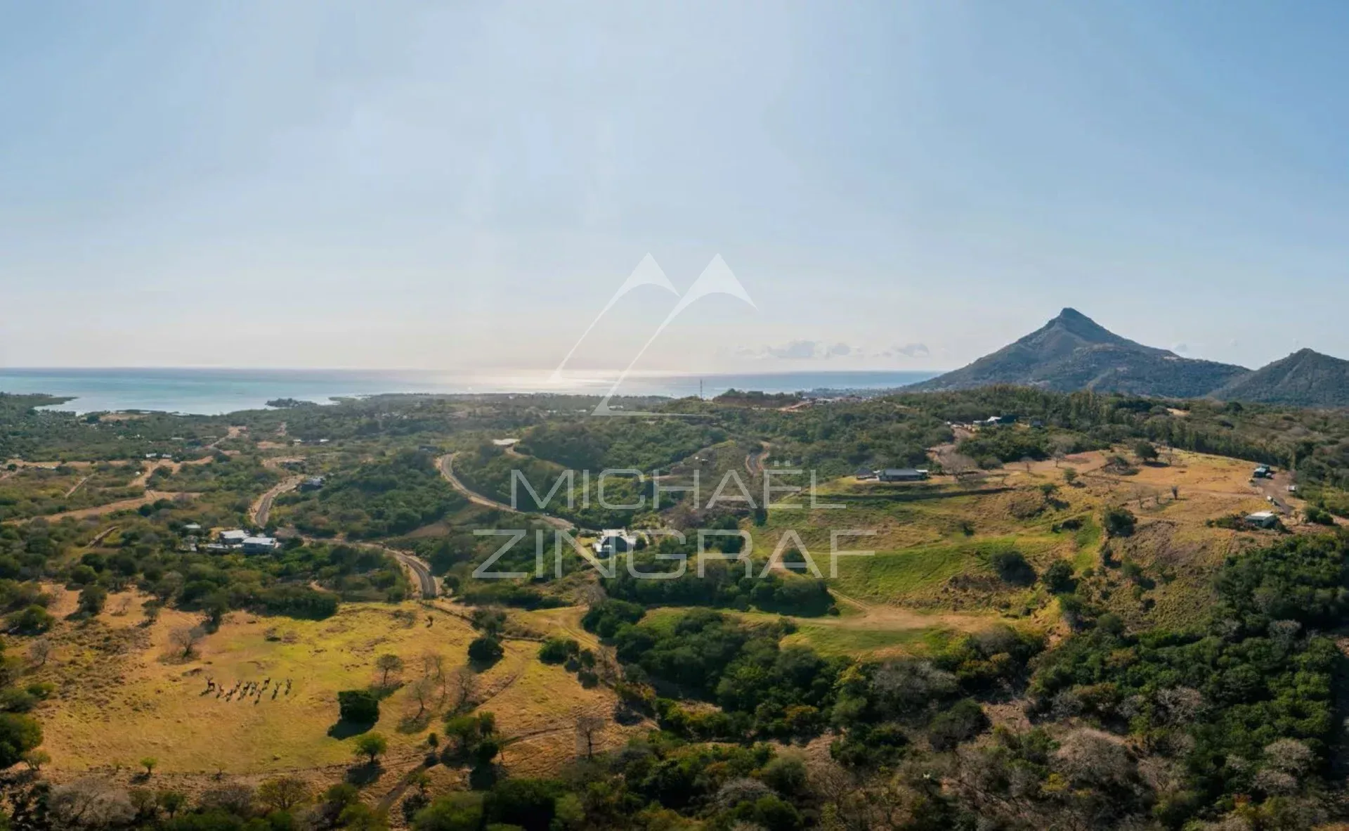 Villa d’Exception de 3 Chambres avec Vue sur les Montagnes - 10