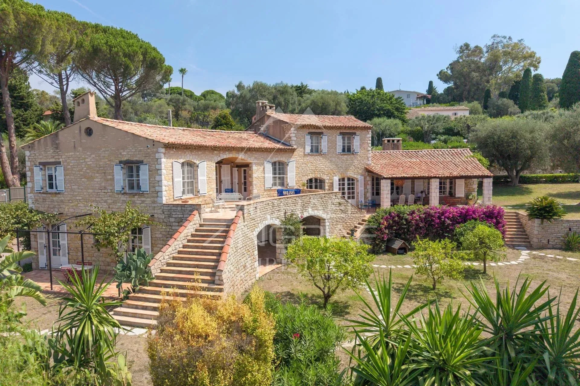 Exclusivité Mas d’exception avec vue mer panoramique au Cap d’Antibes - 34