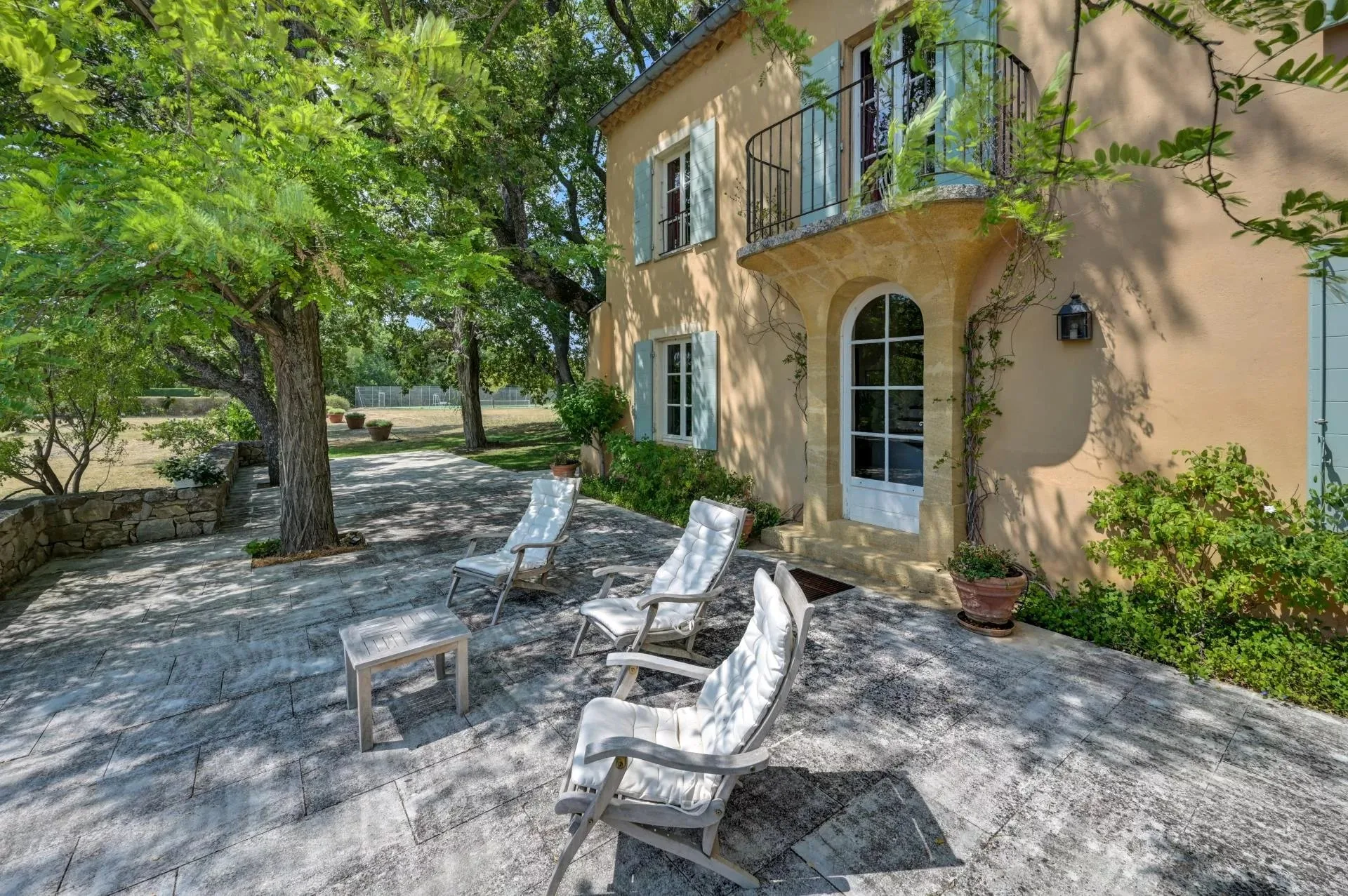 30 minutes from Aix-en-Provence – Authentic 19th-century country house in the heart of an estate of over 5 hectares - 84