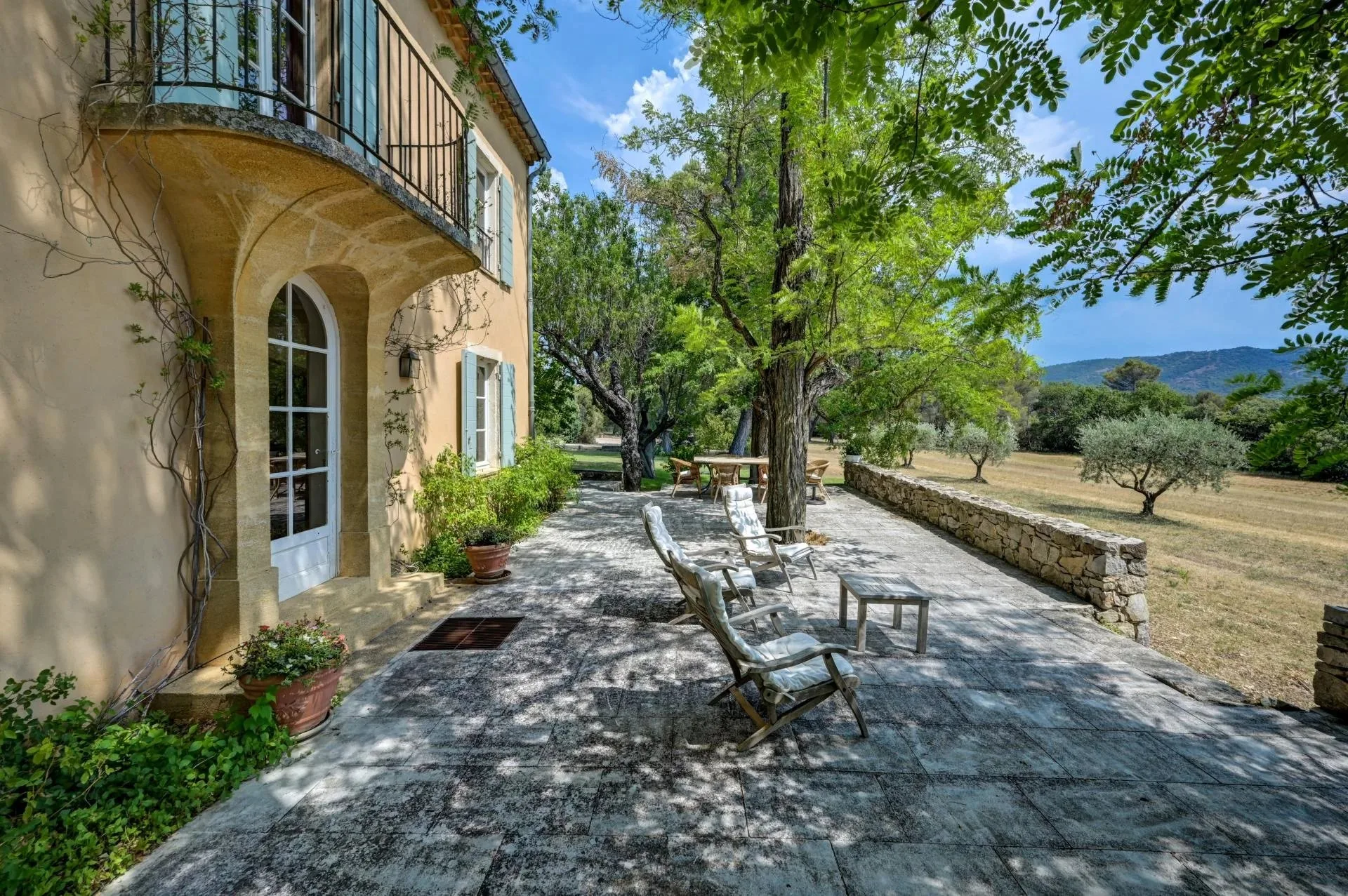 30 minutes from Aix-en-Provence – Authentic 19th-century country house in the heart of an estate of over 5 hectares - 86
