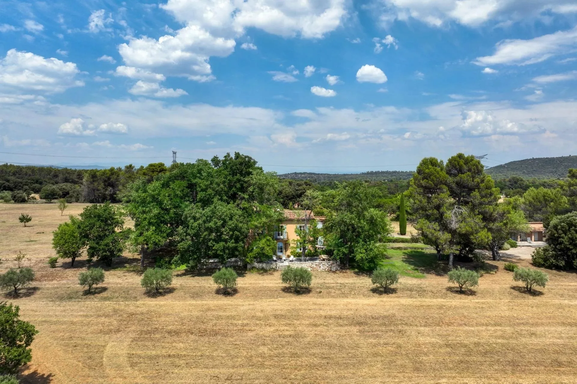 30 minutes from Aix-en-Provence – Authentic 19th-century country house in the heart of an estate of over 5 hectares - 120