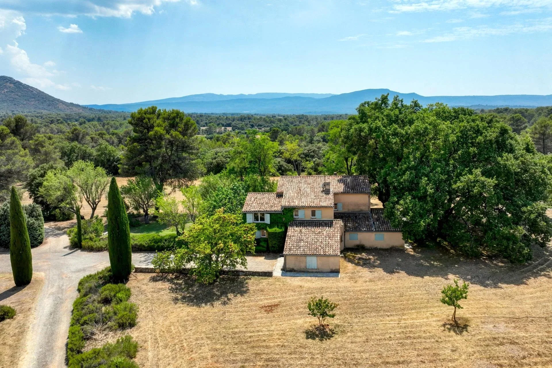 30 minutes from Aix-en-Provence – Authentic 19th-century country house in the heart of an estate of over 5 hectares - 145