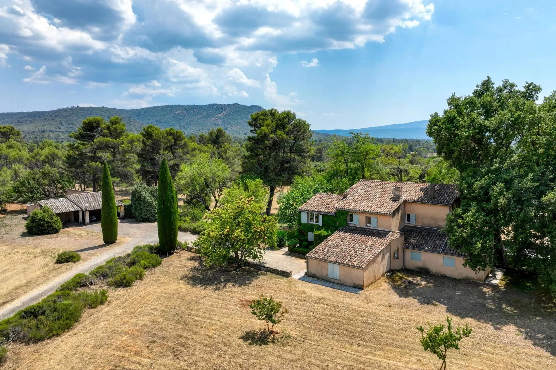 30 minutes from Aix-en-Provence – Authentic 19th-century country house in the heart of an estate of over 5 hectares - 148