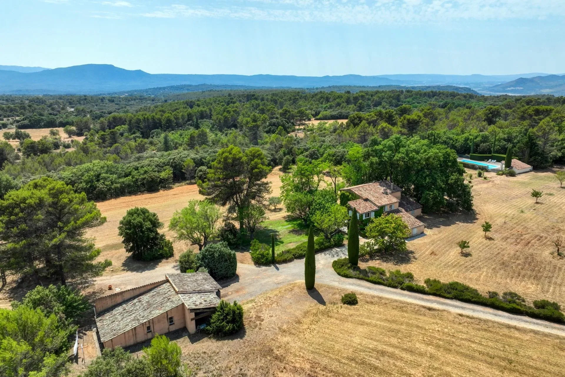30 minutes from Aix-en-Provence – Authentic 19th-century country house in the heart of an estate of over 5 hectares - 150