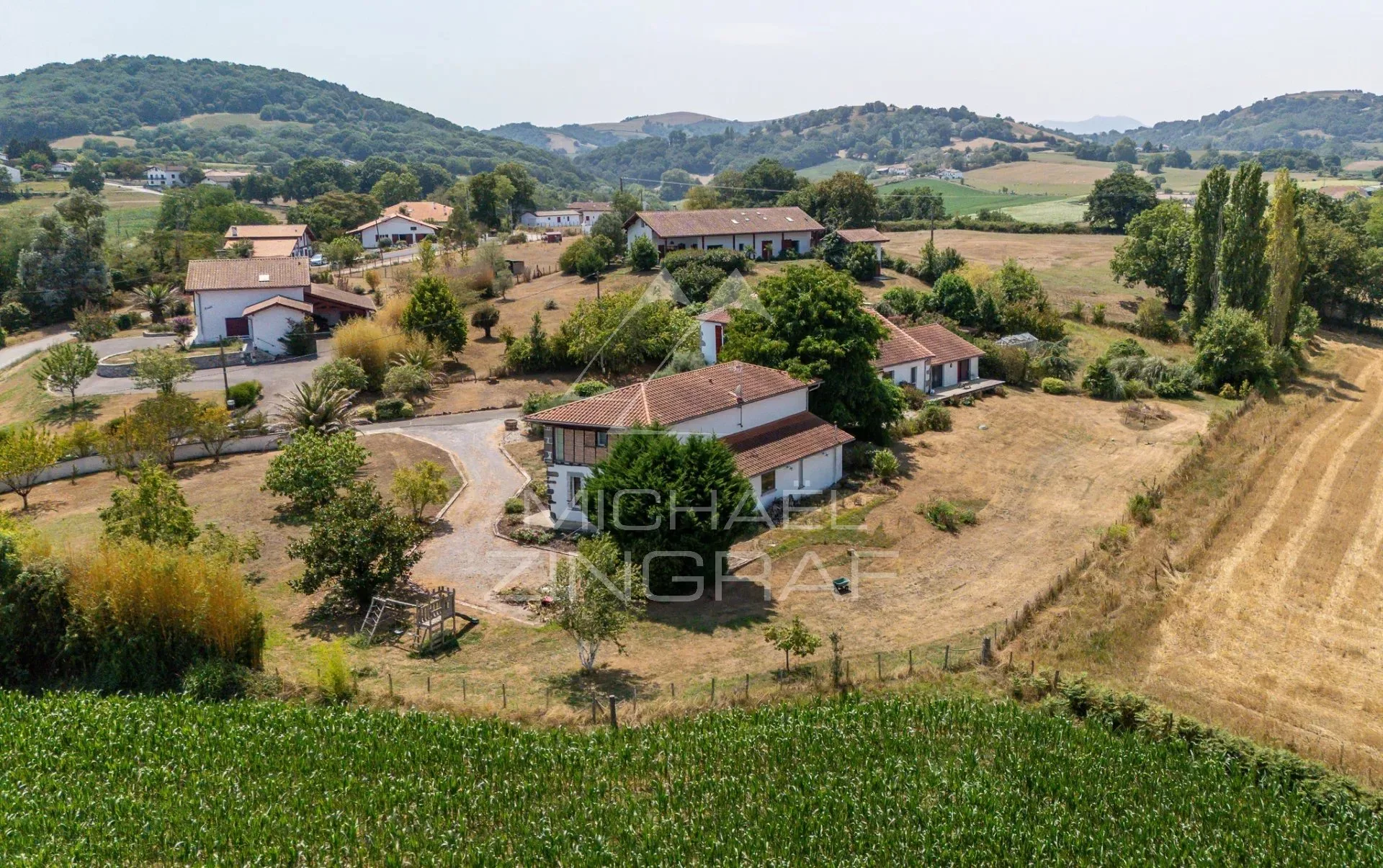 Deux maisons de caractère au cœur de plus de 5 000 m² - 2