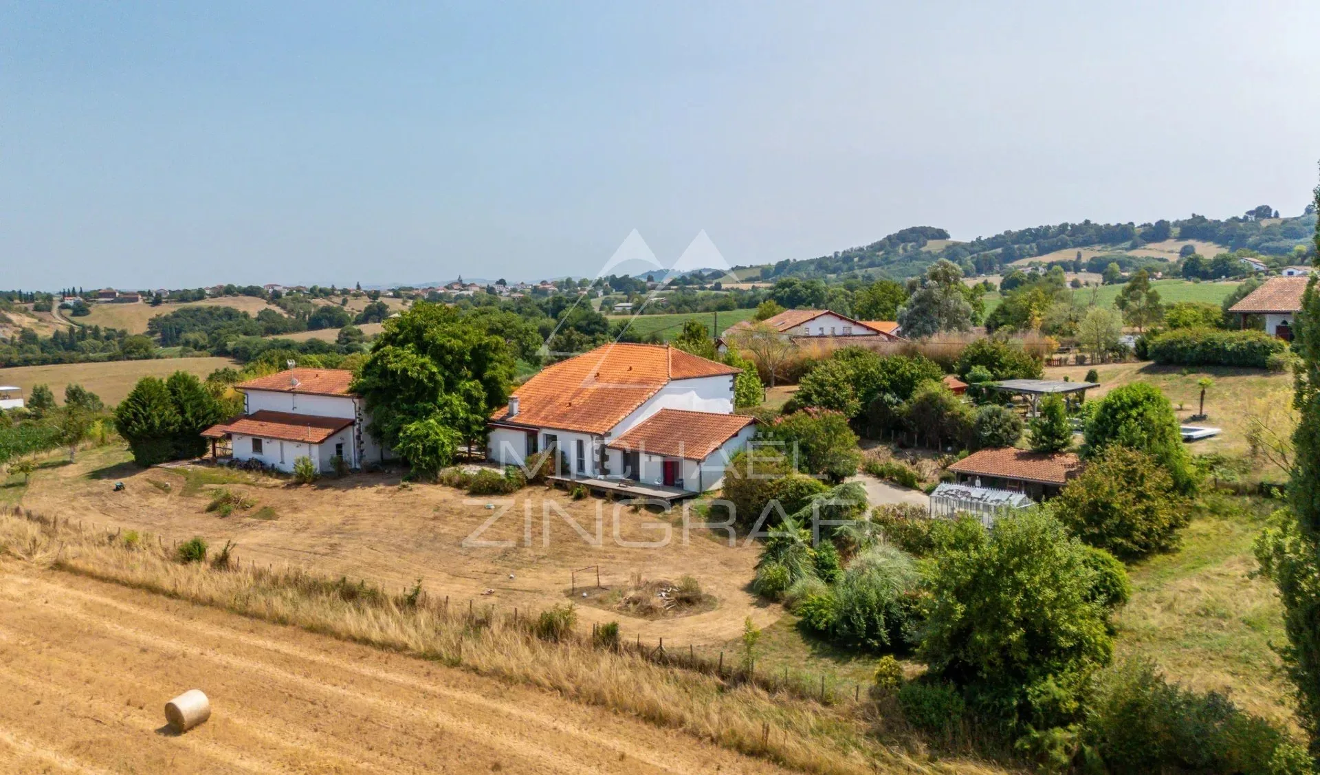 Deux maisons de caractère au cœur de plus de 5 000 m² - 8
