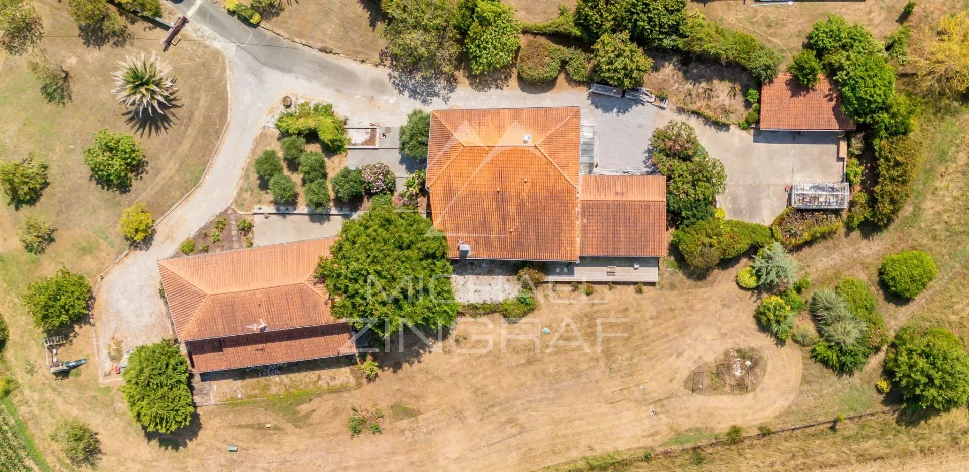 Deux maisons de caractère au cœur de plus de 5 000 m² - 9