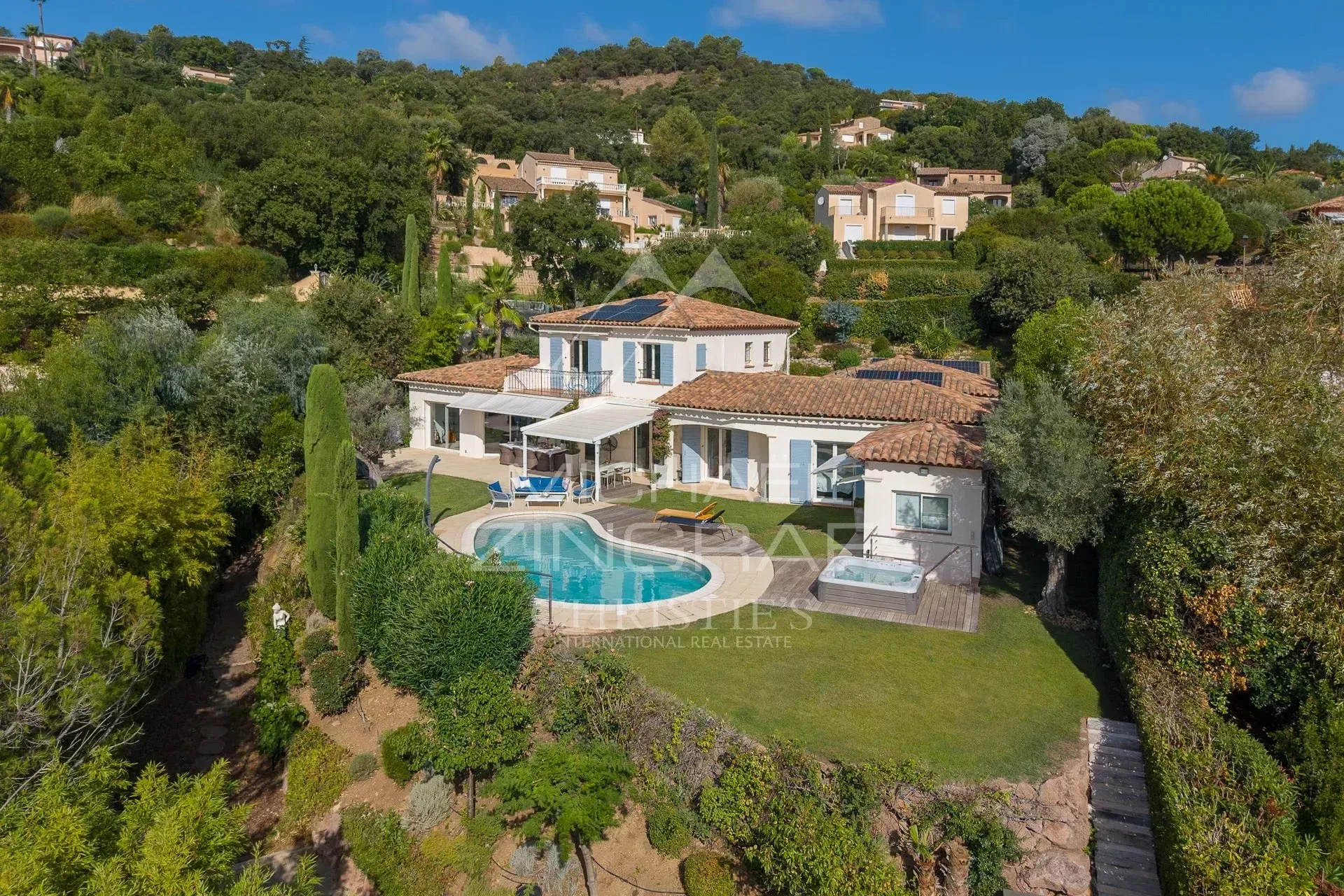 Propriété de charme avec vue mer dans le Domaine de Seguret