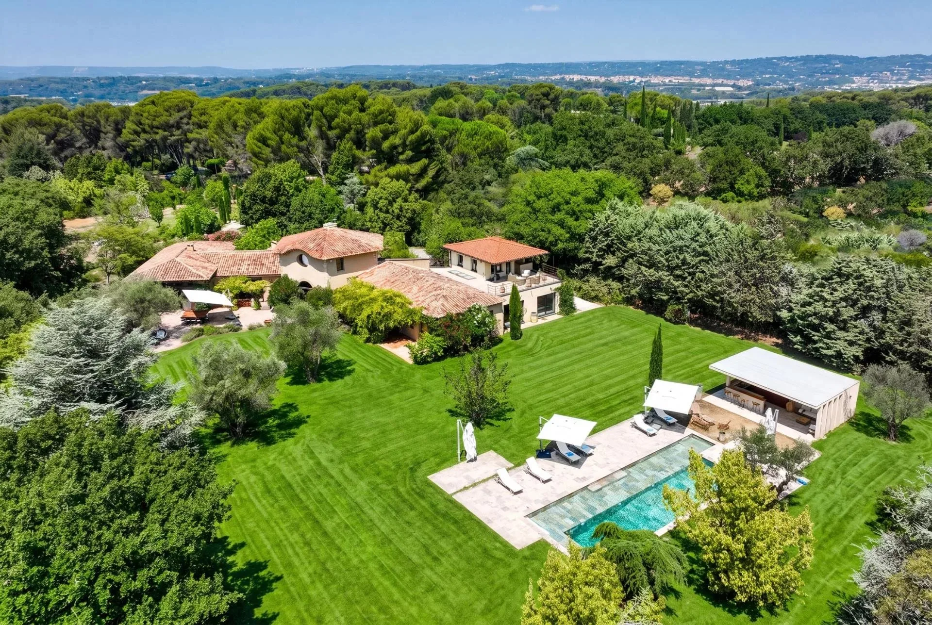 A few minutes from the heart of Aix-en-Provence – Exceptional 12-room property of 650 m² on 1.2 hectares - 33