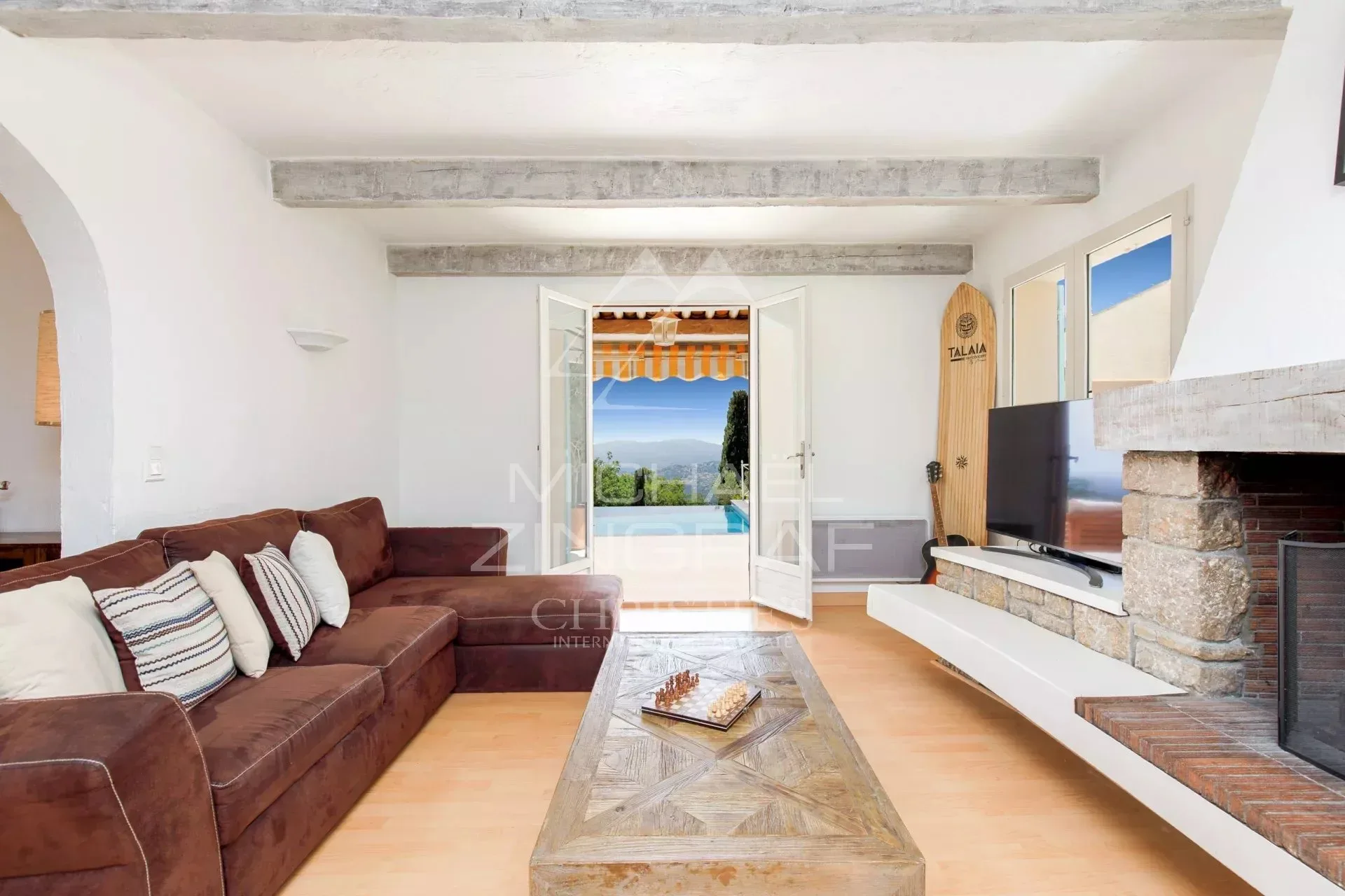 Une villa idéalement située proche du Village avec vue mer panoramique - 14