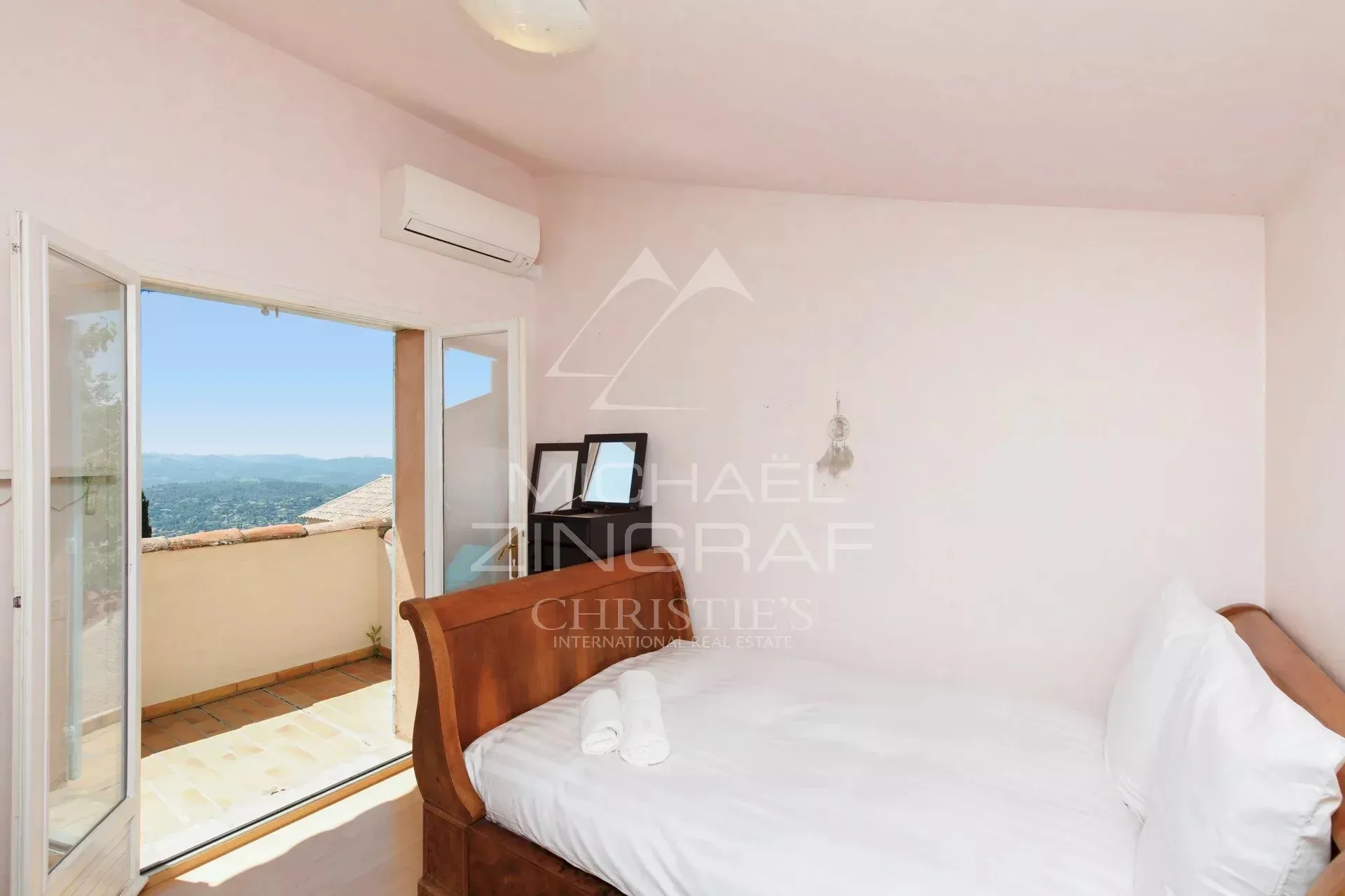 Une villa idéalement située proche du Village avec vue mer panoramique - 11