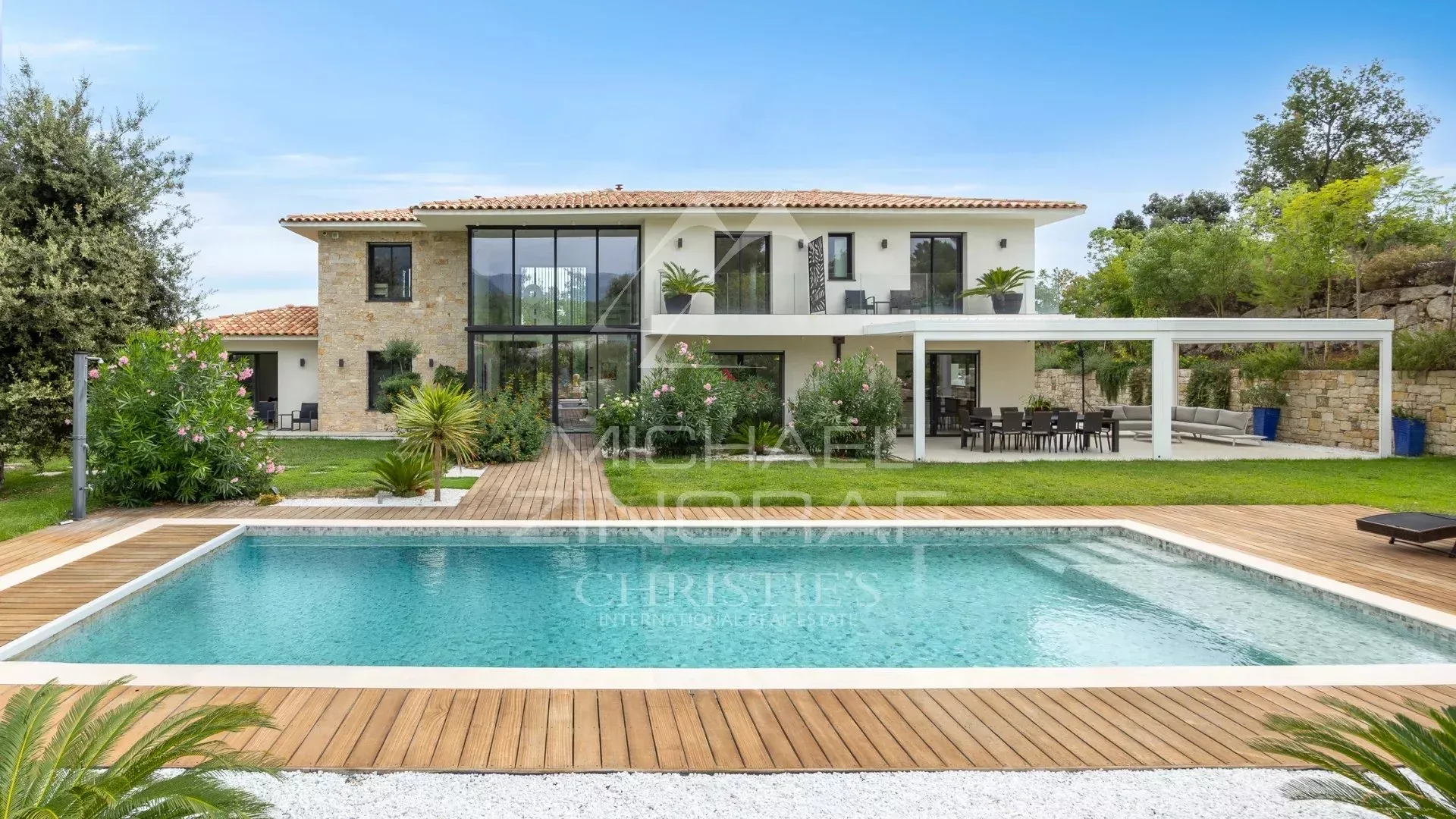 Villa contemporaine dans un secteur résidentiel recherché