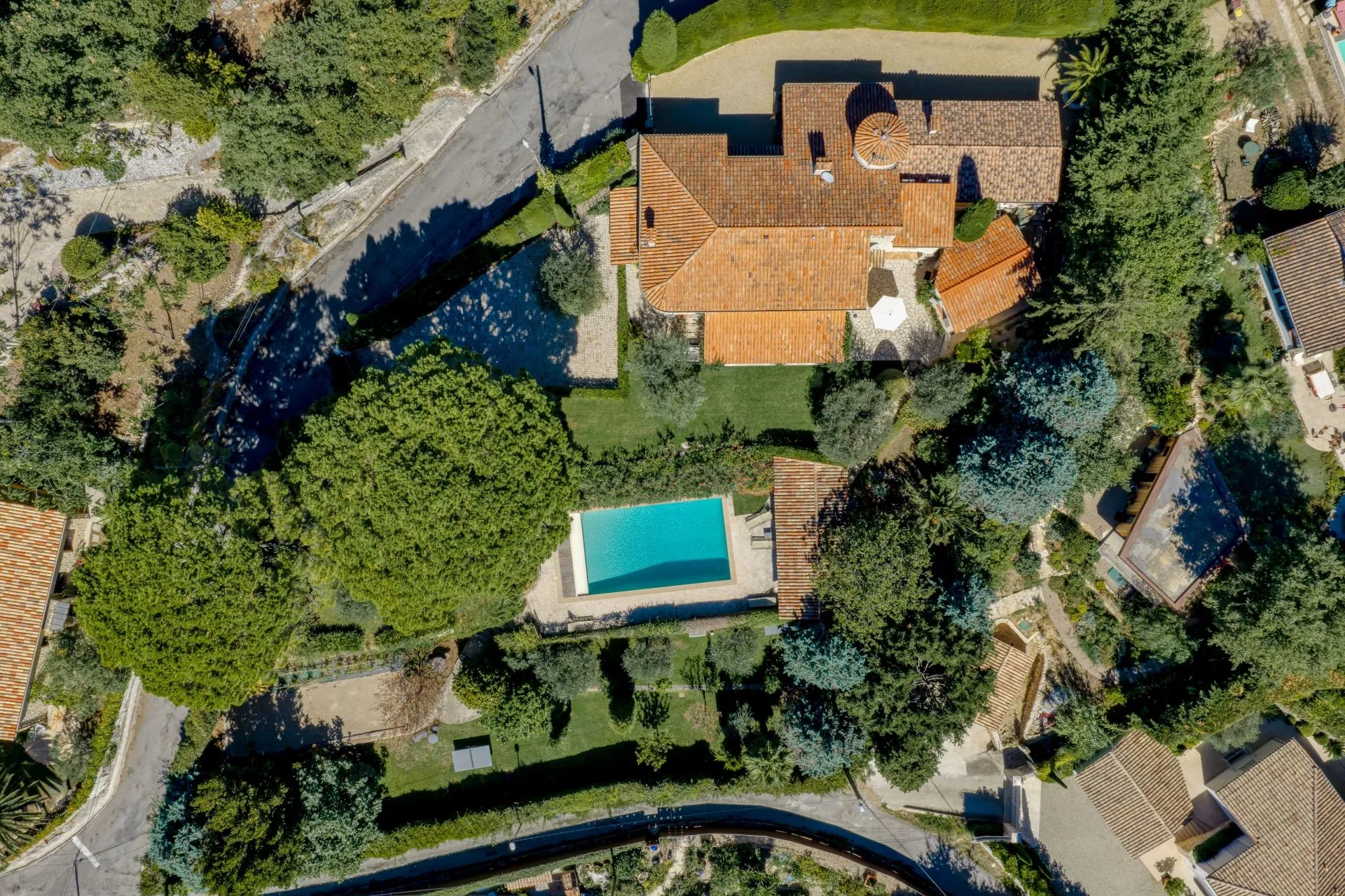 Chateauneuf-Grasse - Charmante villa en pierres avec vue mer - 5 chambres - 23