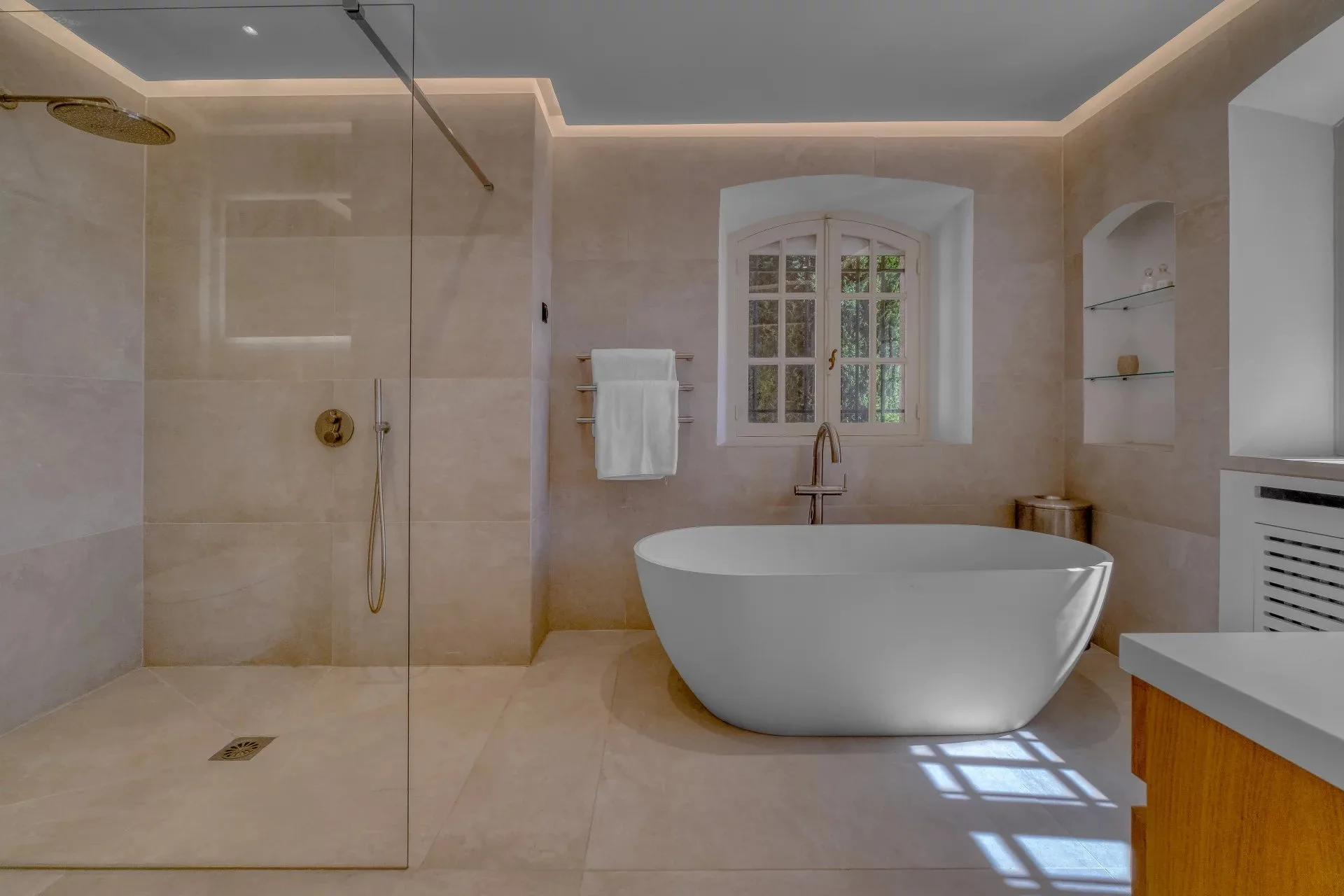Chateauneuf-Grasse - Charmante villa en pierres avec vue mer - 5 chambres - 17