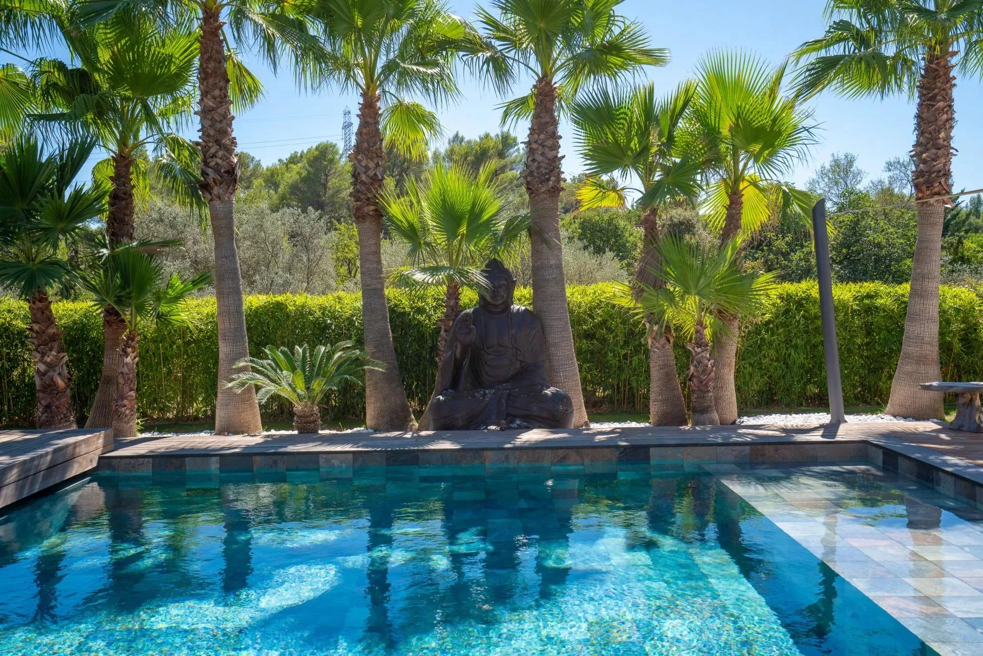 VILLA CONTEMPORAINE - PISCINE - AU CALME
