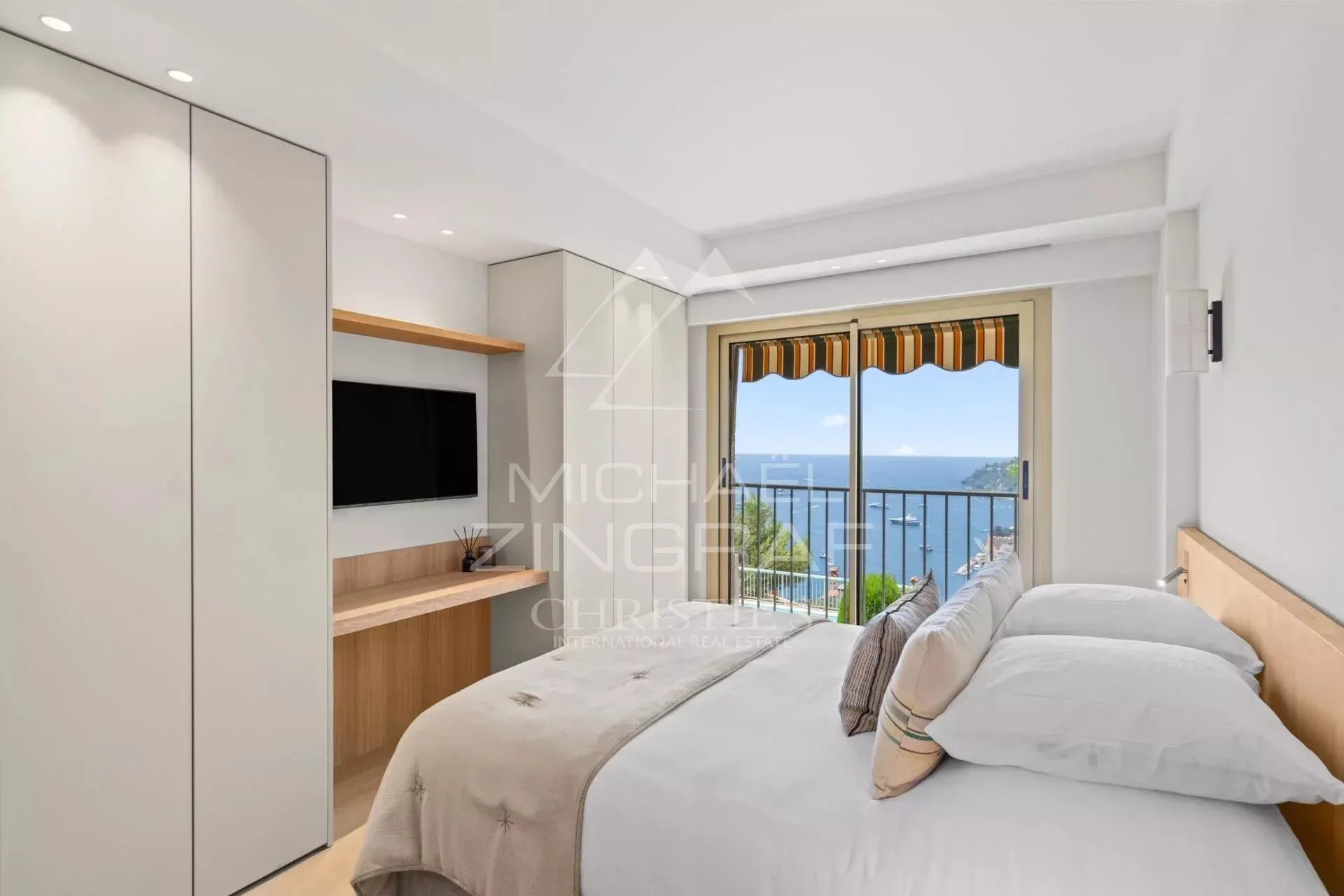VILLEFRANCHE-SUR-MER — APPARTEMENT D’EXCEPTION AVEC VUE MER PANORAMIQUE - 14