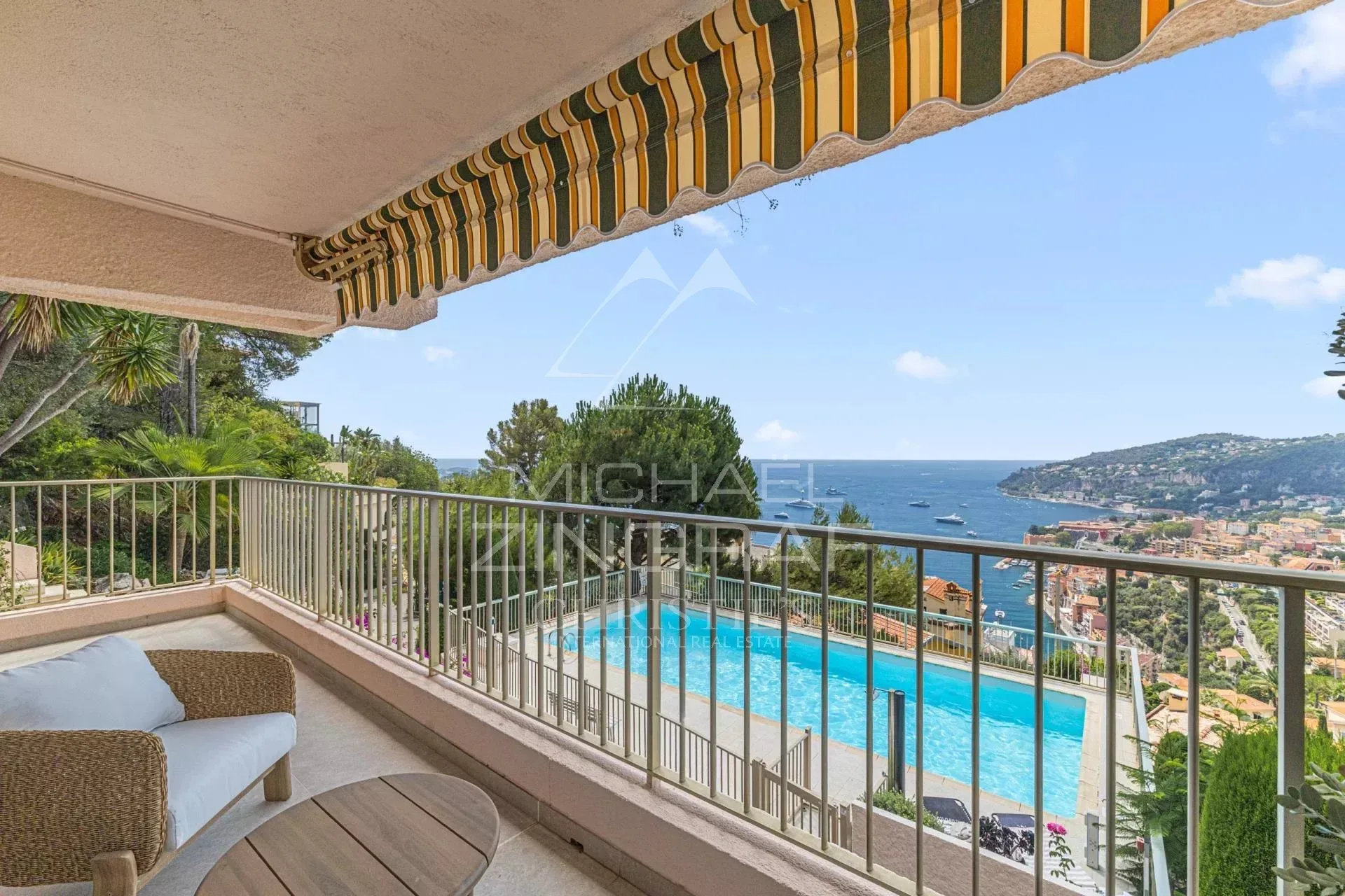 VILLEFRANCHE-SUR-MER — APPARTEMENT D’EXCEPTION AVEC VUE MER PANORAMIQUE - 17