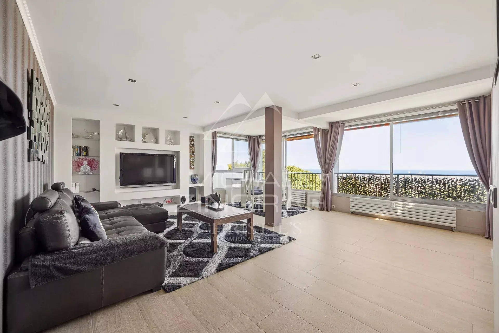ANTIBES – AUSSERGEWÖHNLICHES 7-ZIMMER-APARTMENT MIT ROOFTOP UND PANORAMABLICK AUF DAS MEER - 2