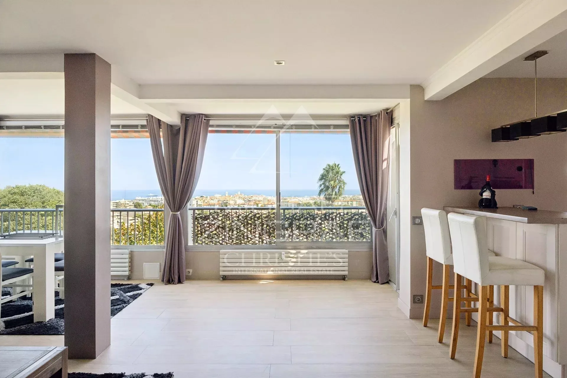 ANTIBES – AUSSERGEWÖHNLICHES 7-ZIMMER-APARTMENT MIT ROOFTOP UND PANORAMABLICK AUF DAS MEER - 5