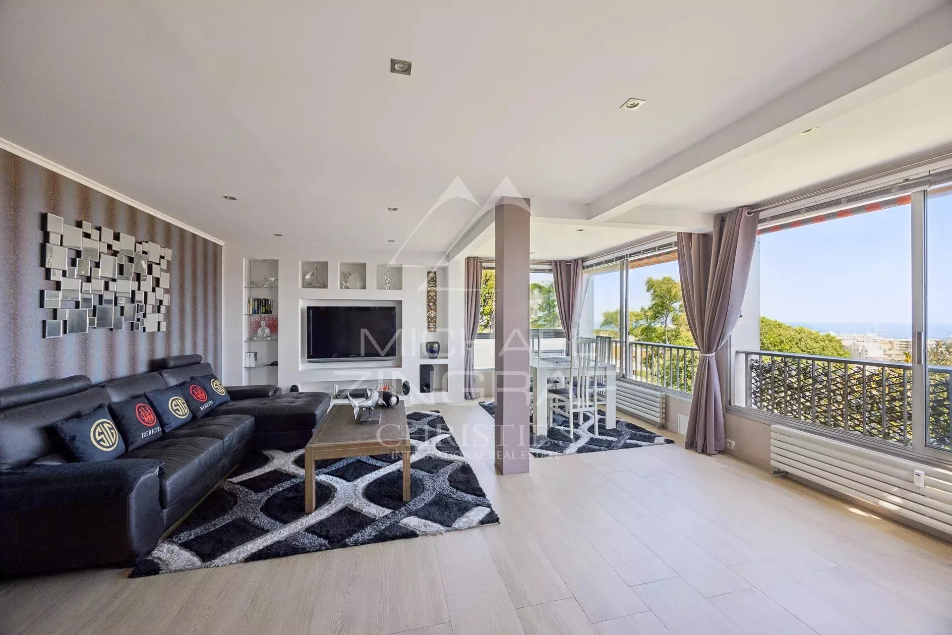 ANTIBES – AUSSERGEWÖHNLICHES 7-ZIMMER-APARTMENT MIT ROOFTOP UND PANORAMABLICK AUF DAS MEER - 4