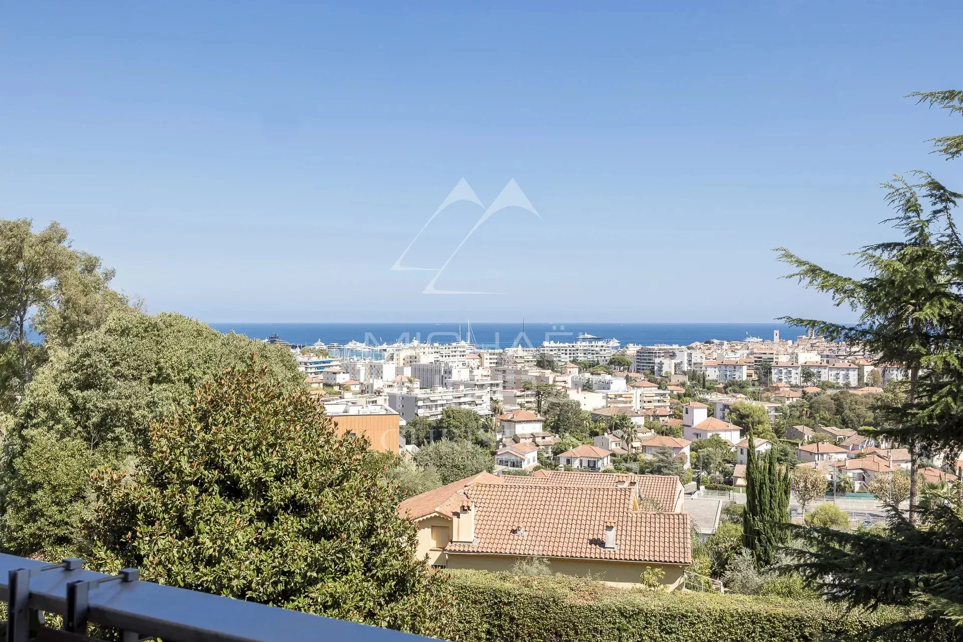 ANTIBES – AUSSERGEWÖHNLICHES 7-ZIMMER-APARTMENT MIT ROOFTOP UND PANORAMABLICK AUF DAS MEER - 11