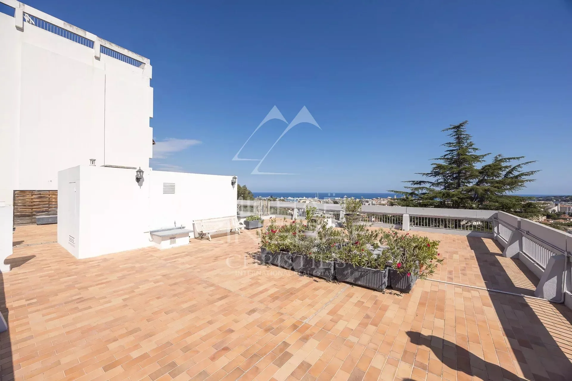 ANTIBES – AUSSERGEWÖHNLICHES 7-ZIMMER-APARTMENT MIT ROOFTOP UND PANORAMABLICK AUF DAS MEER - 13