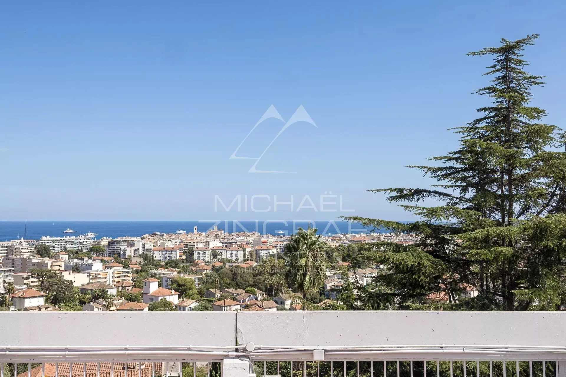 ANTIBES – AUSSERGEWÖHNLICHES 7-ZIMMER-APARTMENT MIT ROOFTOP UND PANORAMABLICK AUF DAS MEER - 14