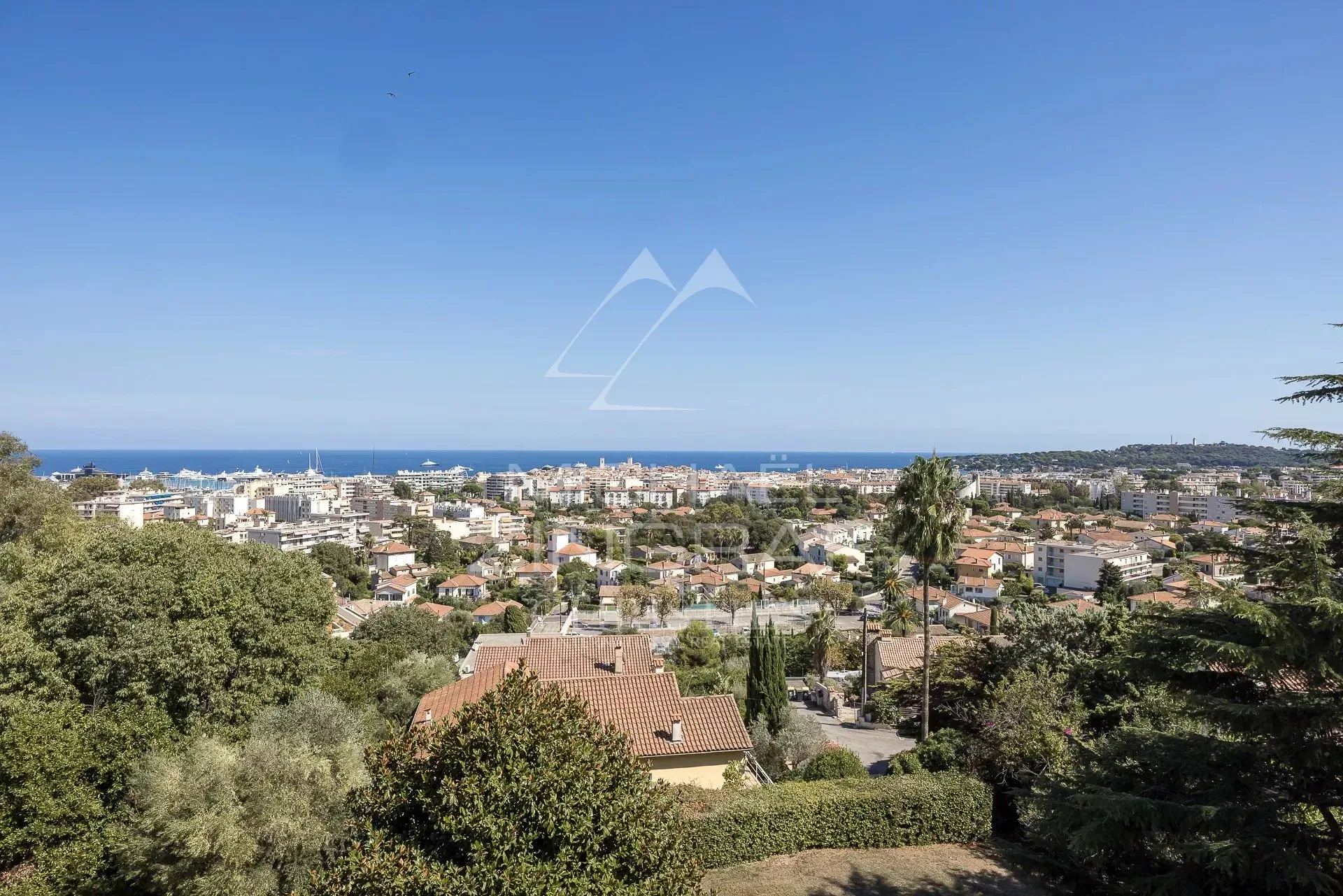 ANTIBES – AUSSERGEWÖHNLICHES 7-ZIMMER-APARTMENT MIT ROOFTOP UND PANORAMABLICK AUF DAS MEER - 15