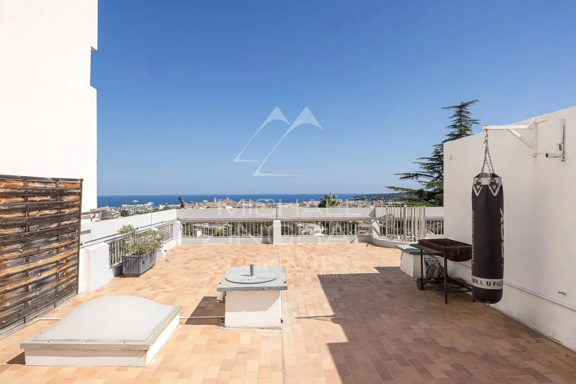 ANTIBES – AUSSERGEWÖHNLICHES 7-ZIMMER-APARTMENT MIT ROOFTOP UND PANORAMABLICK AUF DAS MEER - 16