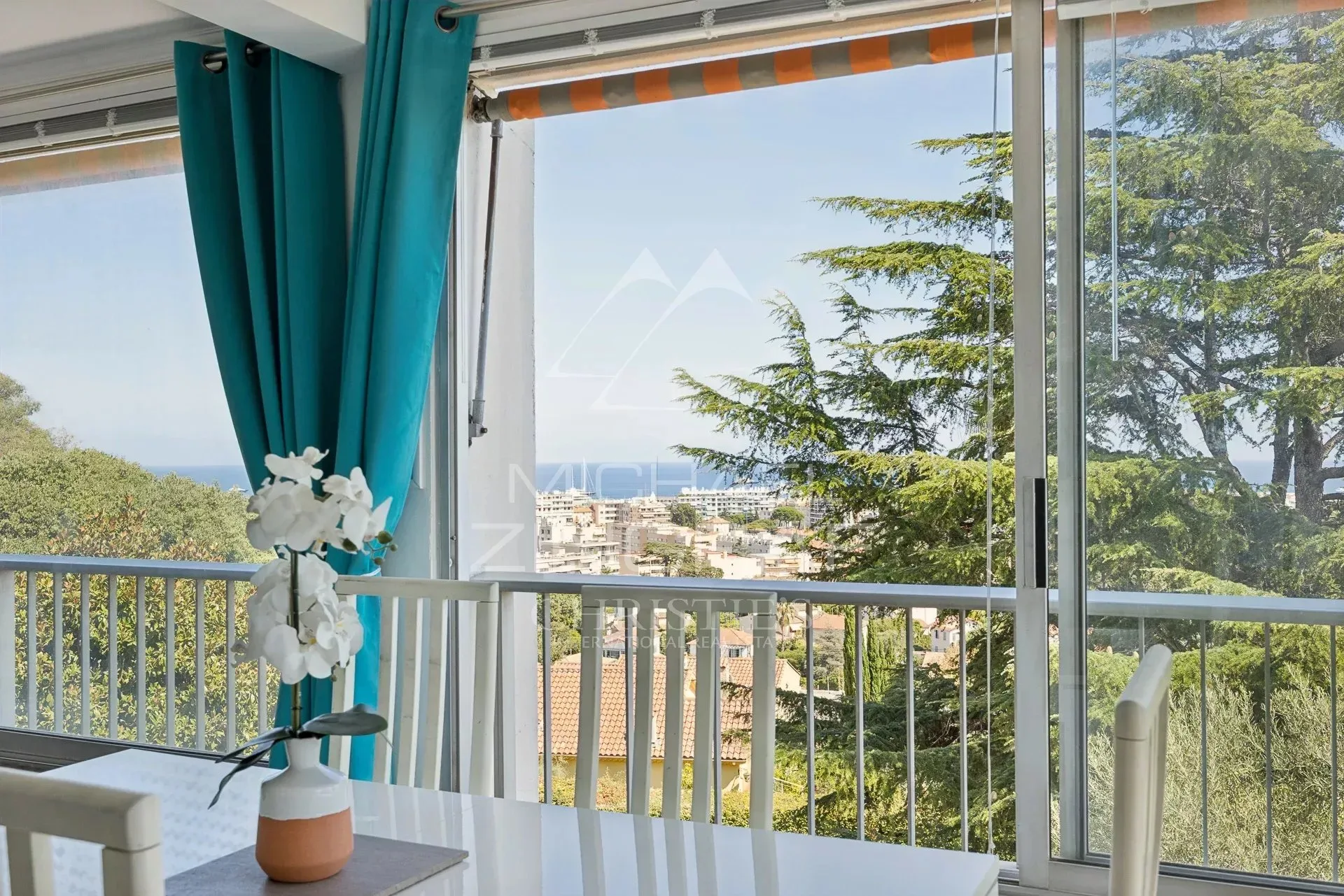 ANTIBES – AUSSERGEWÖHNLICHES 7-ZIMMER-APARTMENT MIT ROOFTOP UND PANORAMABLICK AUF DAS MEER - 21