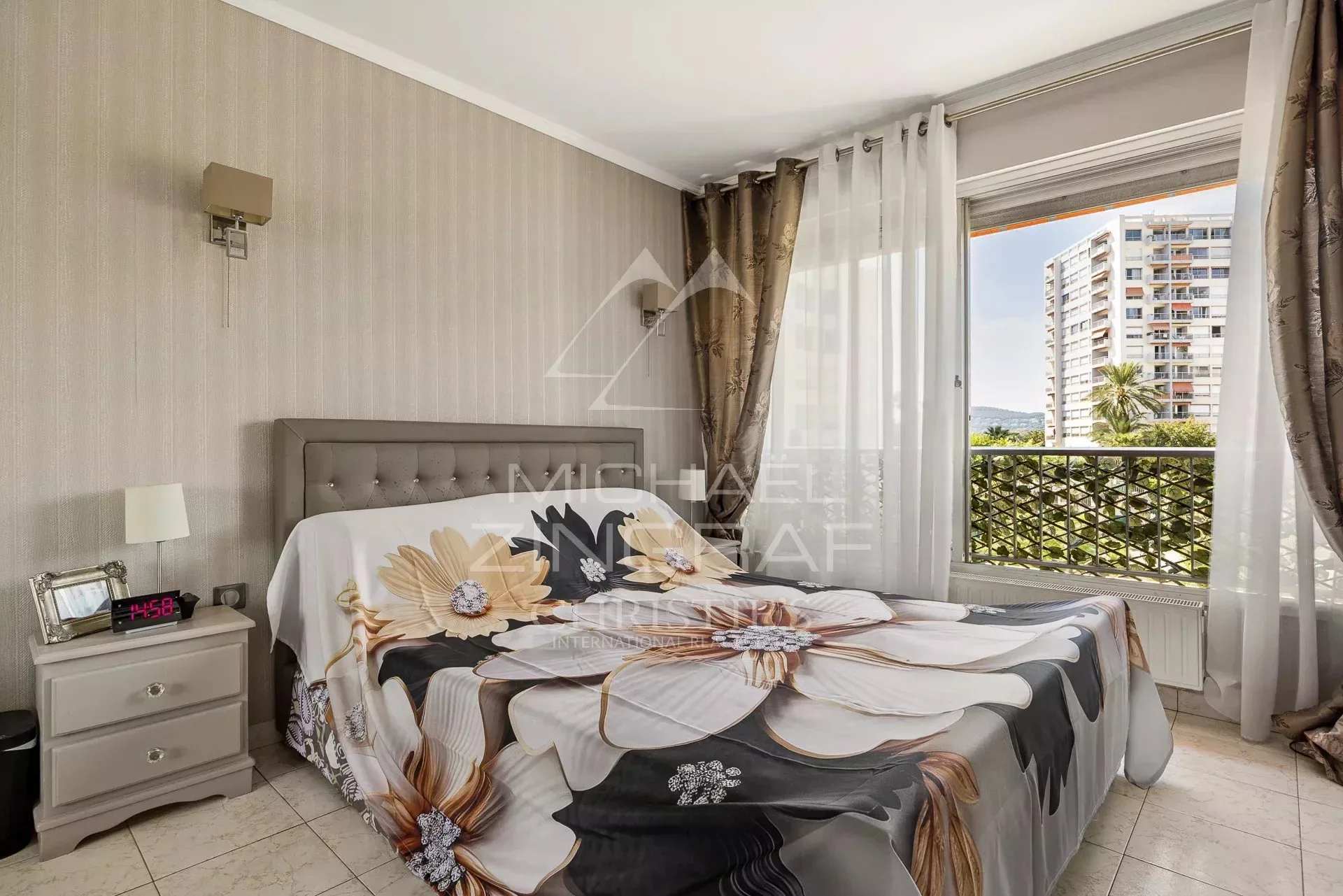 ANTIBES – AUSSERGEWÖHNLICHES 7-ZIMMER-APARTMENT MIT ROOFTOP UND PANORAMABLICK AUF DAS MEER - 23