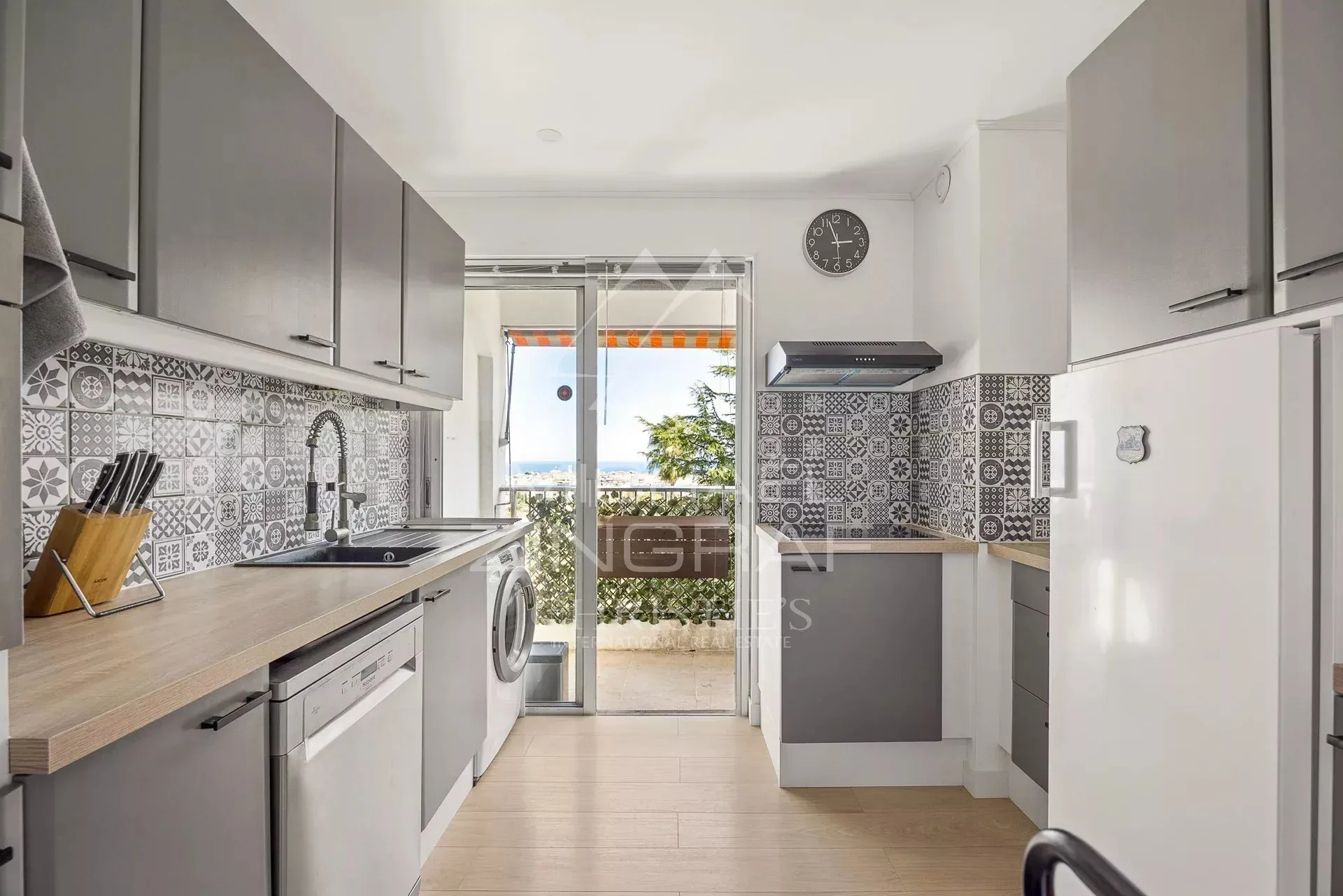 ANTIBES – AUSSERGEWÖHNLICHES 7-ZIMMER-APARTMENT MIT ROOFTOP UND PANORAMABLICK AUF DAS MEER - 22