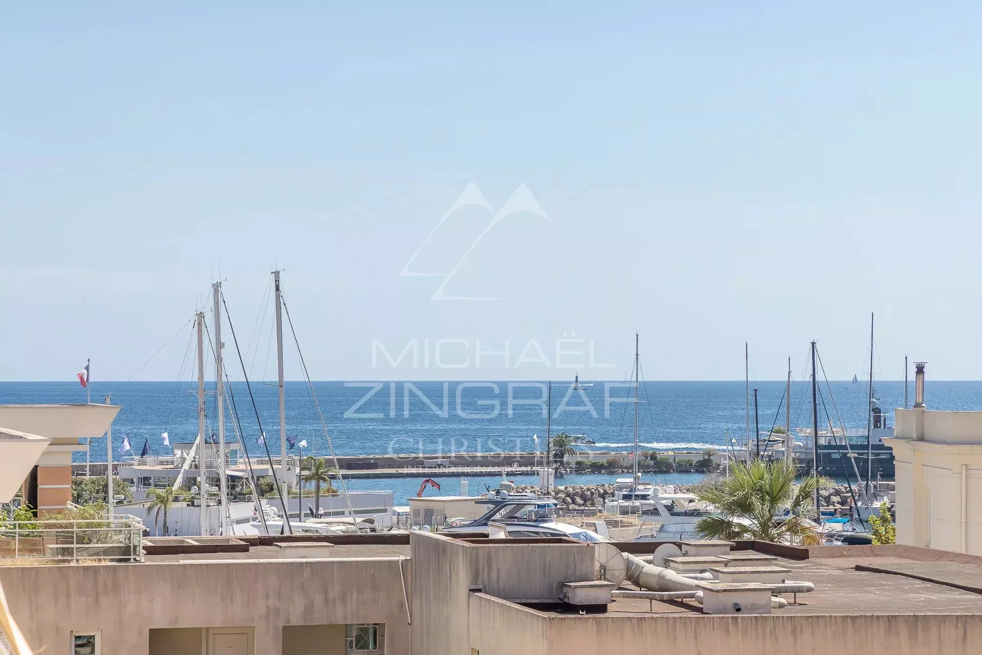 Exclusivité - Golfe-Juan – Appartement traversant rénové avec terrasse, piscine et parking