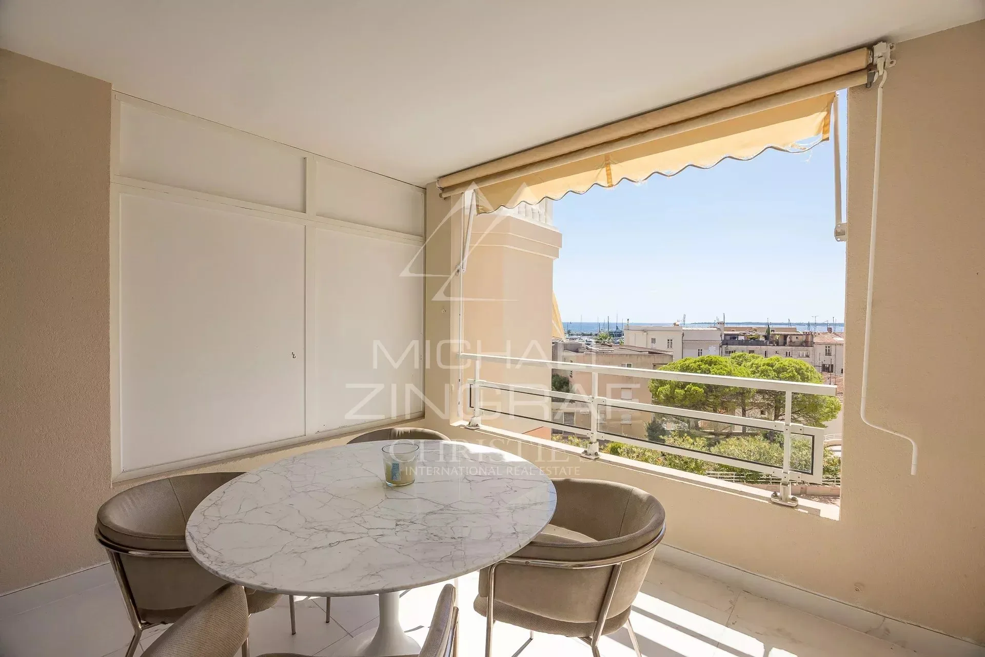 Exclusivité - Golfe-Juan – Appartement traversant rénové avec terrasse, piscine et parking - 7
