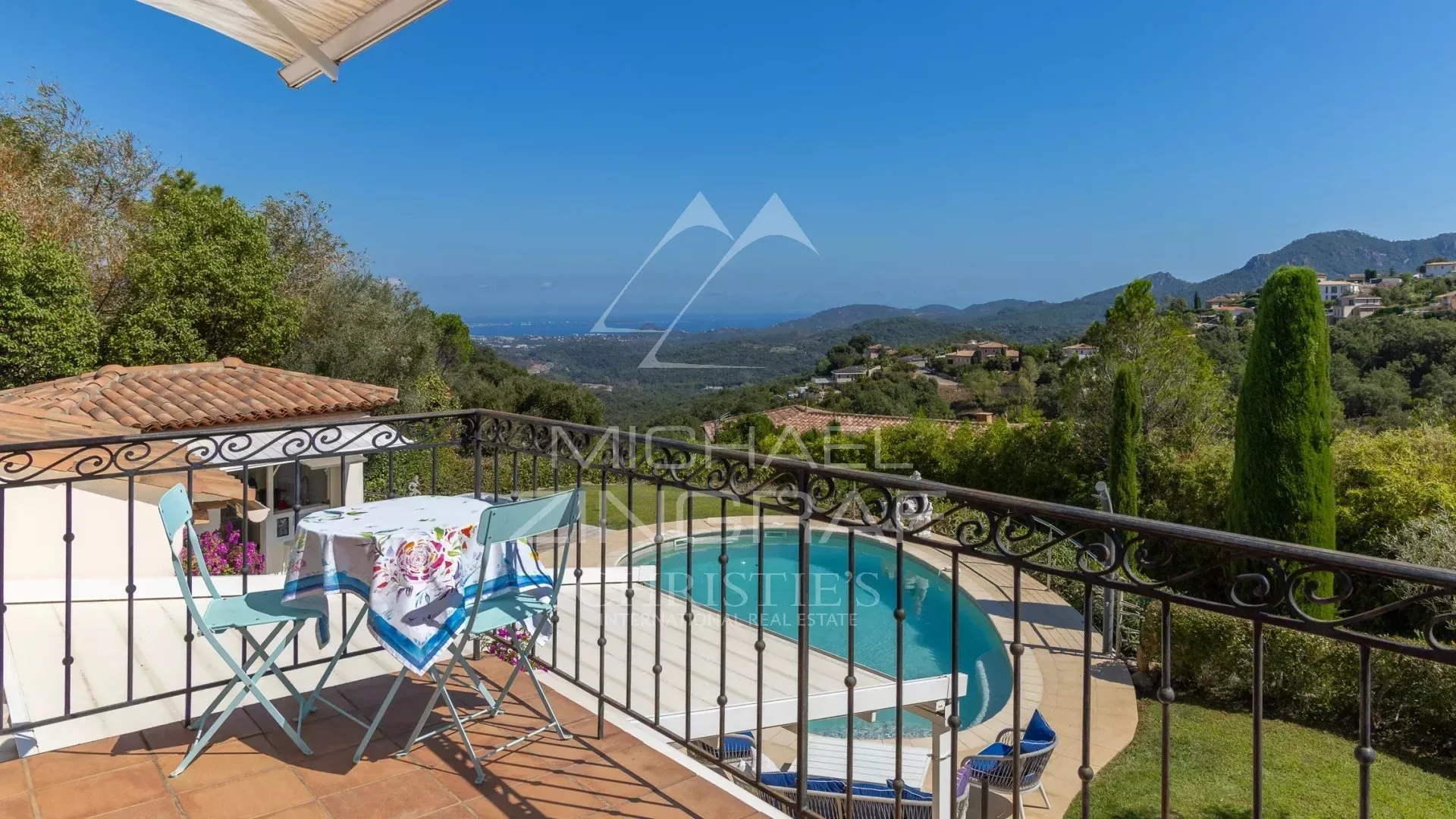 Propriété de charme avec vue mer dans le Domaine de Seguret - 10