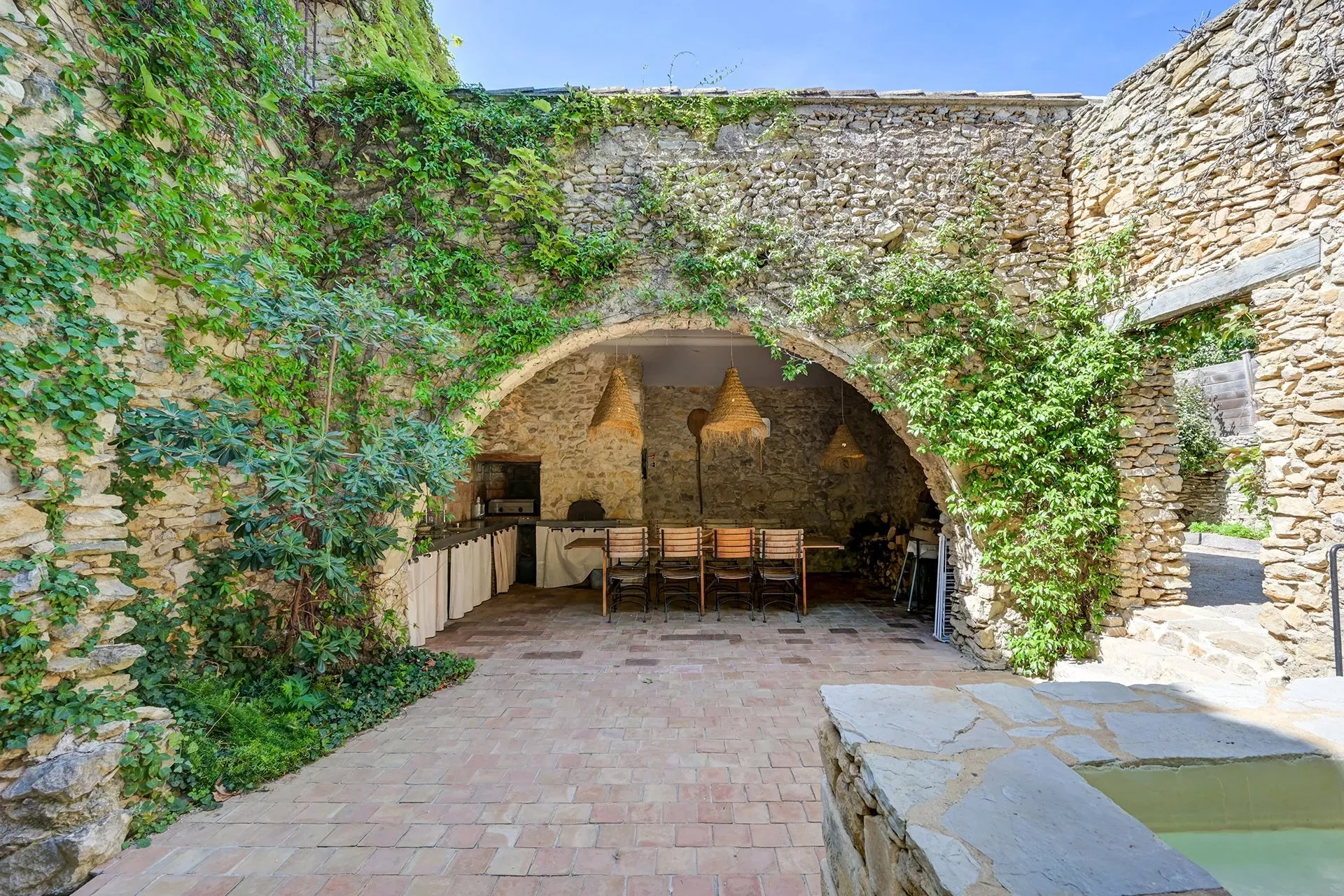 Propriété d'Exception Aux Portes d'Aix-en-Provence : Magnanerie du XVIIIe Rénovée - 5