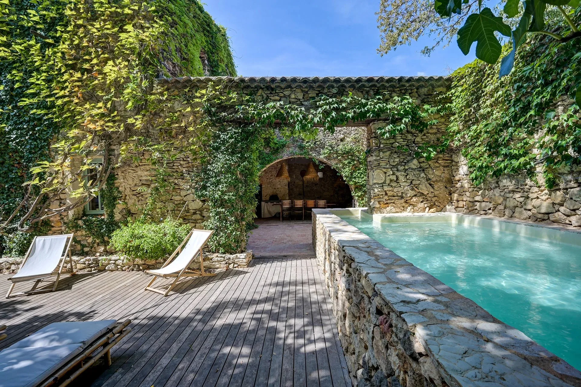 Propriété d'Exception Aux Portes d'Aix-en-Provence : Magnanerie du XVIIIe Rénovée - 11