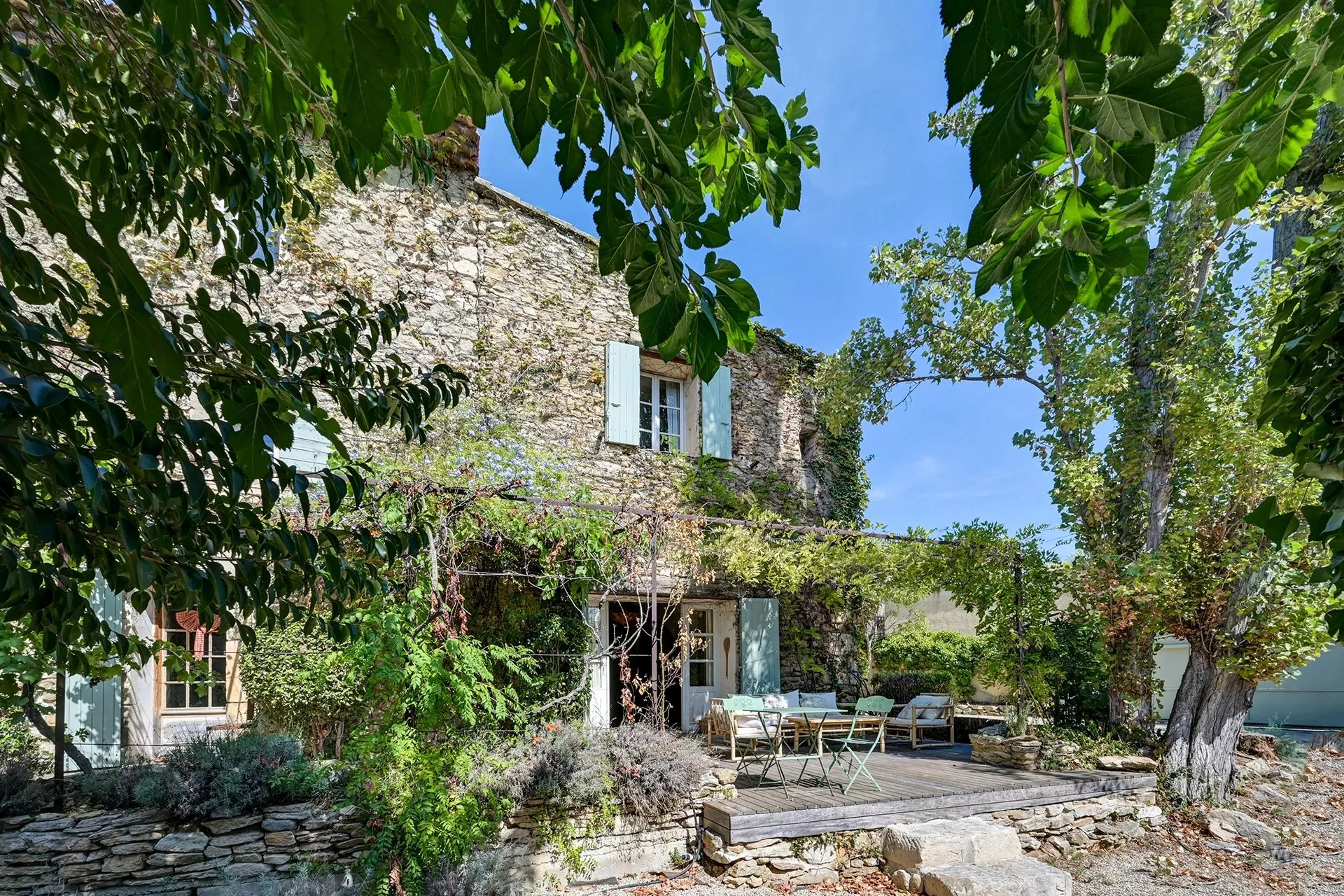 Propriété d'Exception Aux Portes d'Aix-en-Provence : Magnanerie du XVIIIe Rénovée