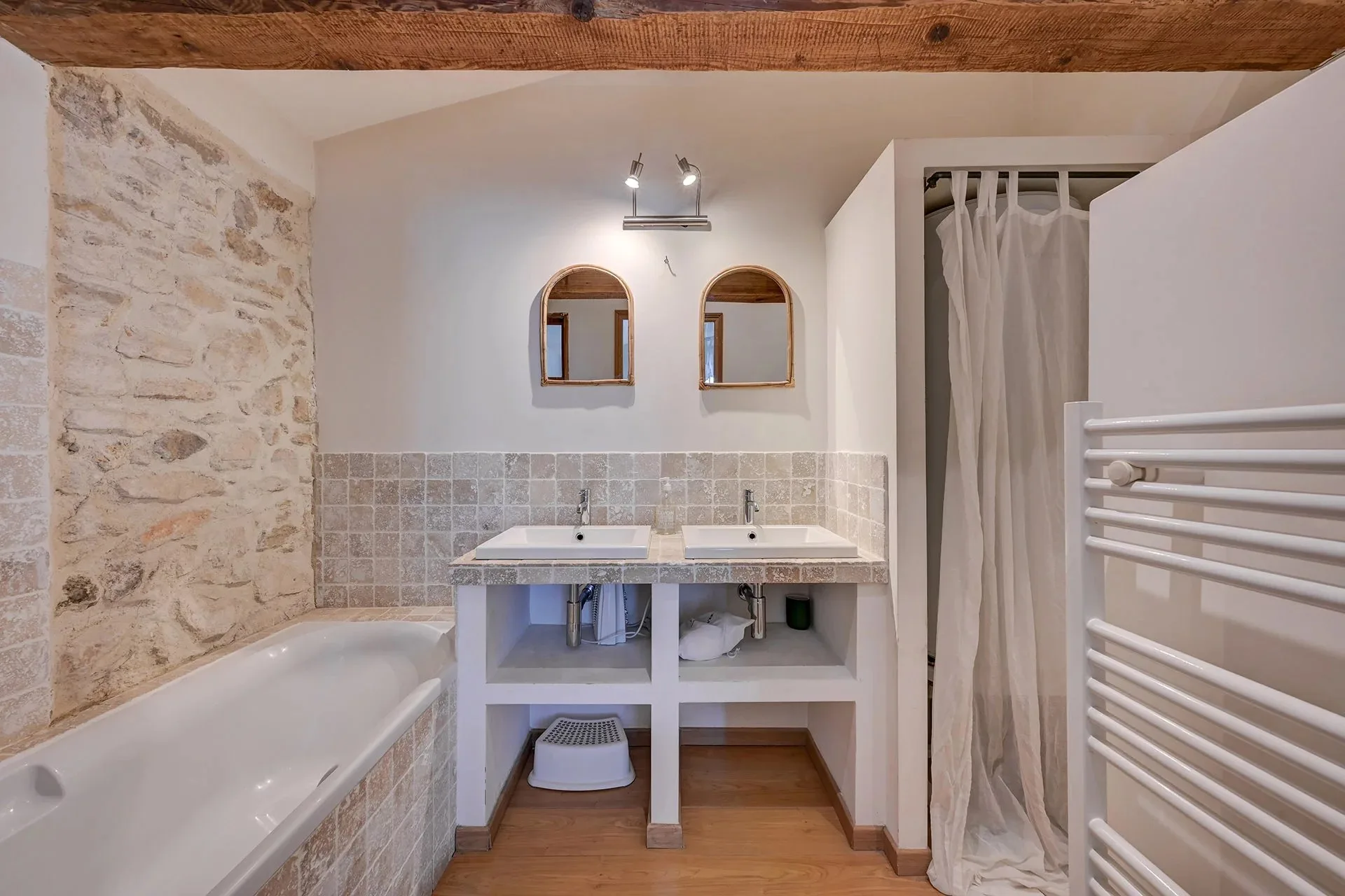 Propriété d'Exception Aux Portes d'Aix-en-Provence : Magnanerie du XVIIIe Rénovée - 30