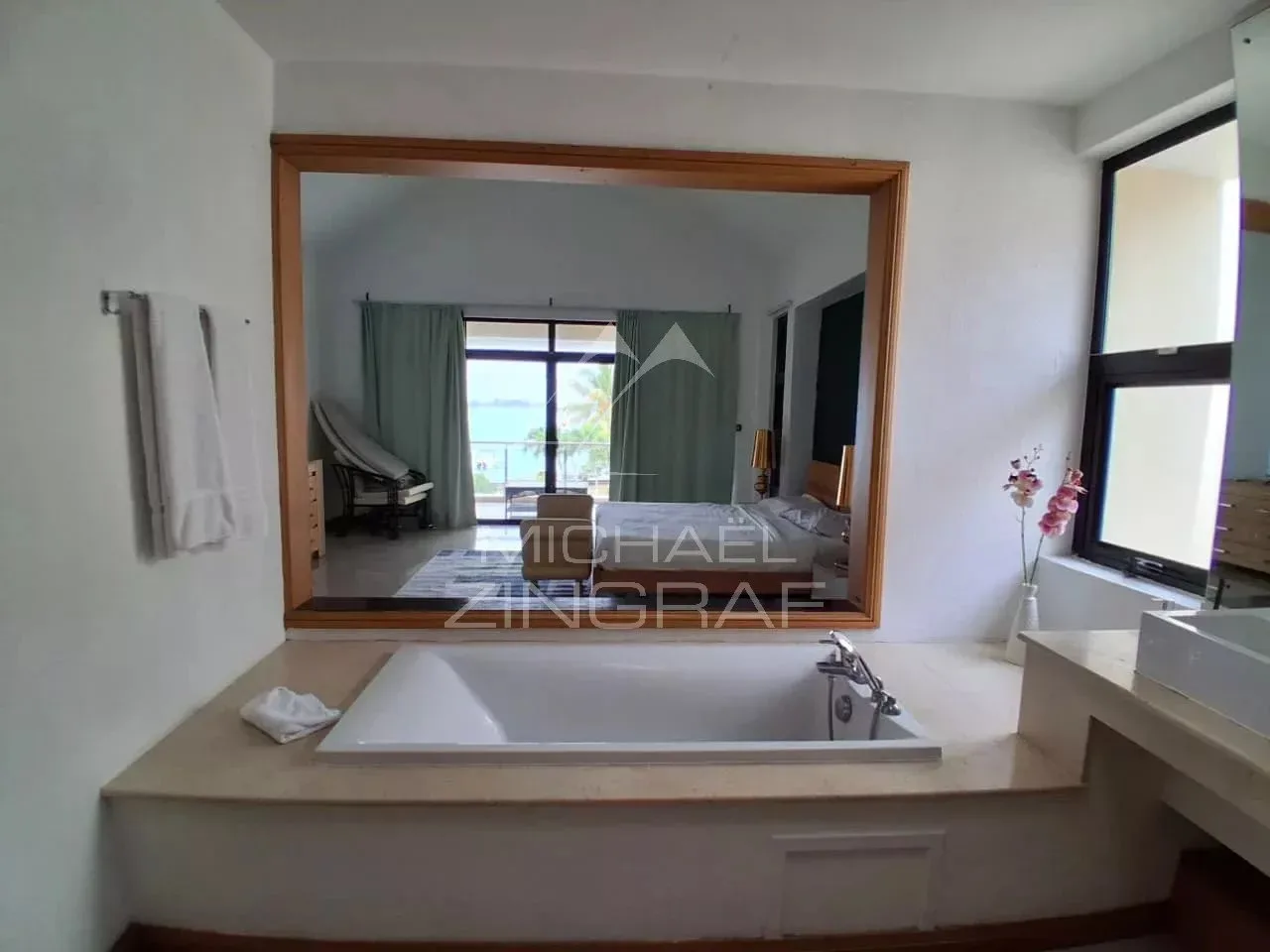 Villa pieds dans l’eau avec vue exceptionnelle à Pointe aux Canonniers - 13