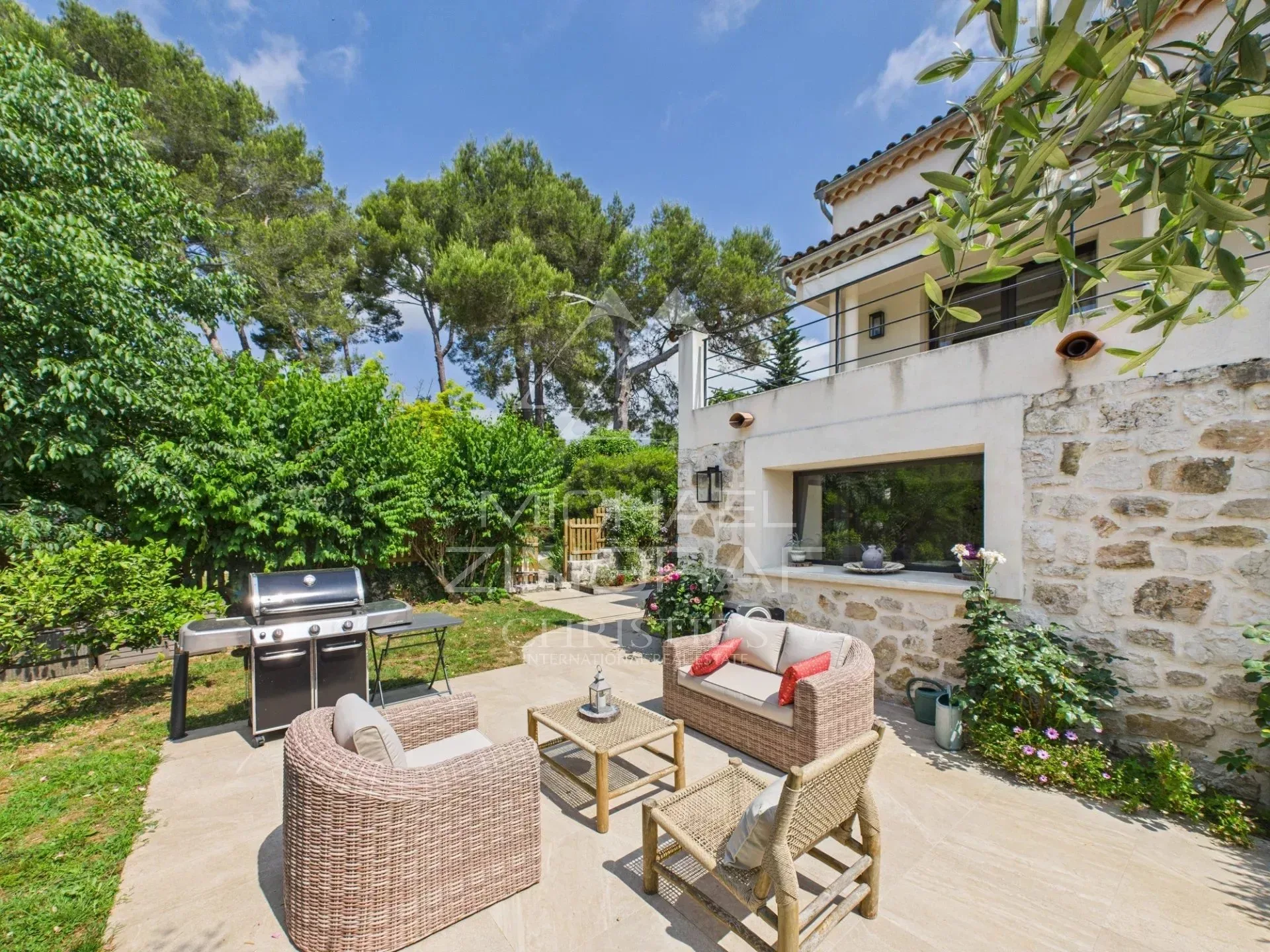 Élégante propriété provençale avec piscine, oliveraie et fort potentiel locatif - 15