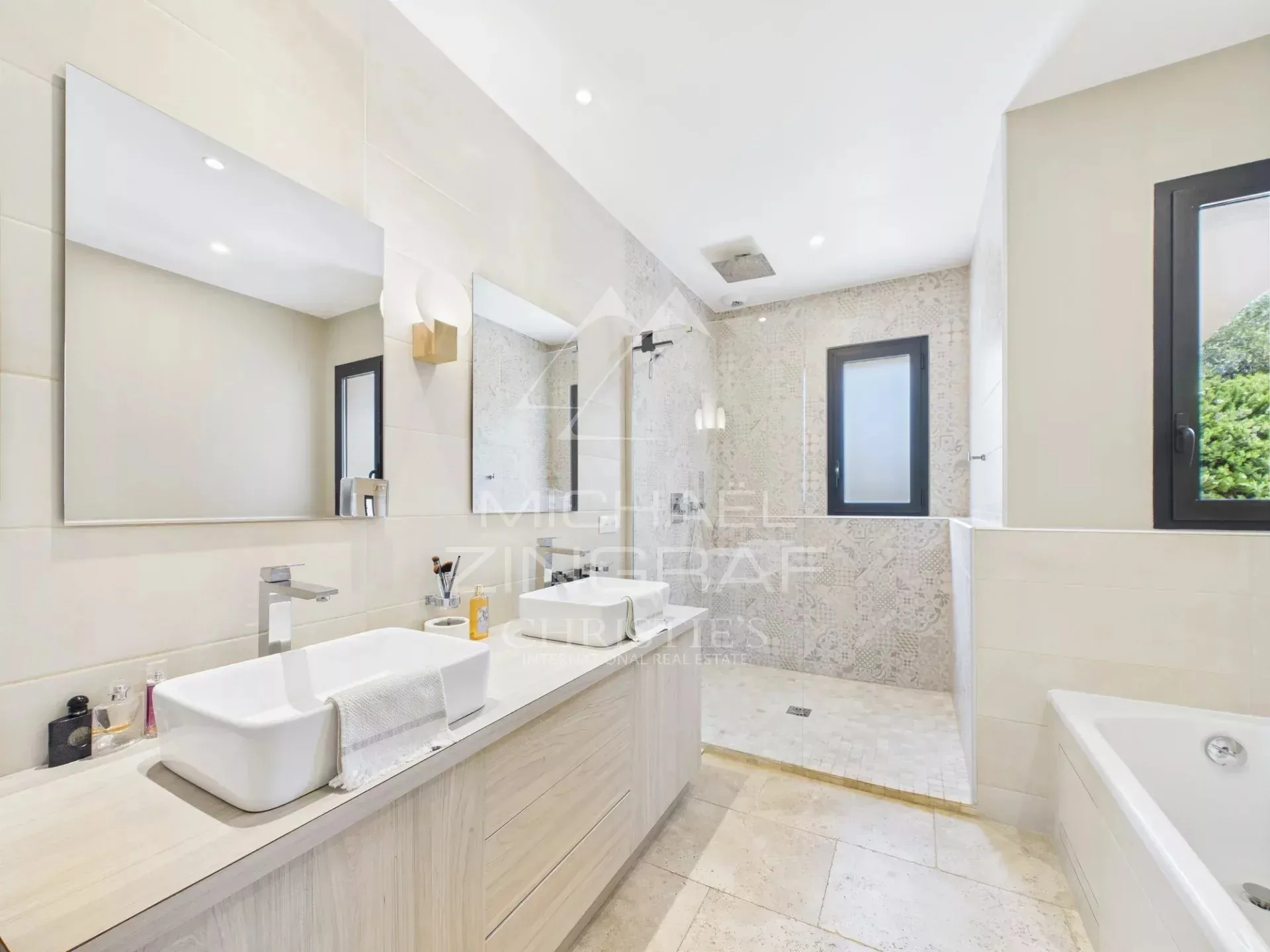 Élégante propriété provençale avec piscine, oliveraie et fort potentiel locatif - 10