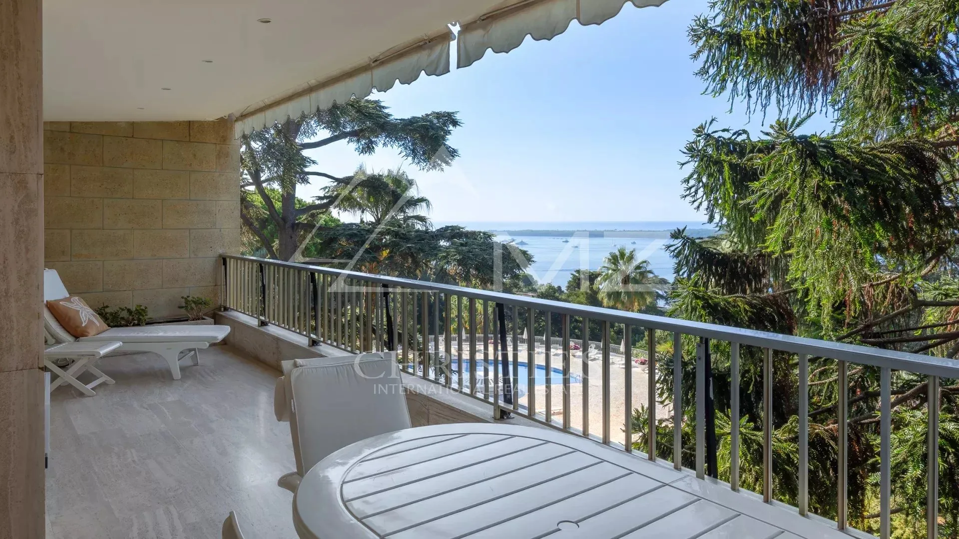 EXCLUSIVITE: Superbe appartement contemporain à la vue mer