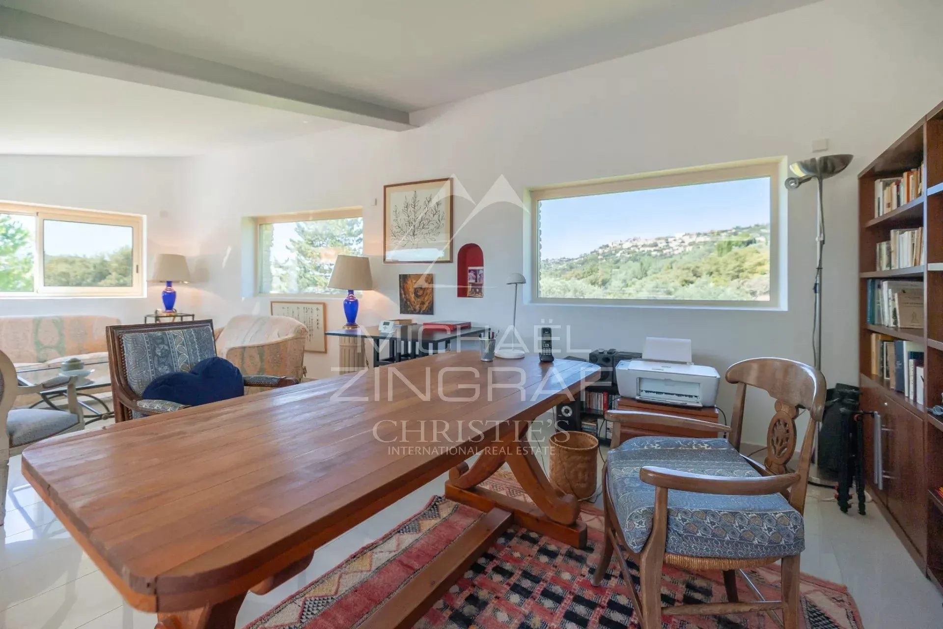 Gordes. Une œuvre architecturale rare au cœur des paysages du Luberon, avec panorama à 360° - 11