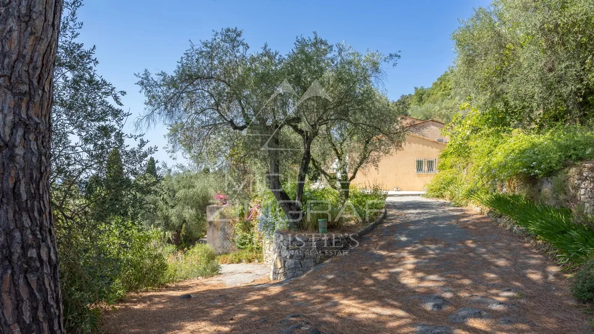 Une villa idéalement située proche du Village avec vue mer panoramique - 16