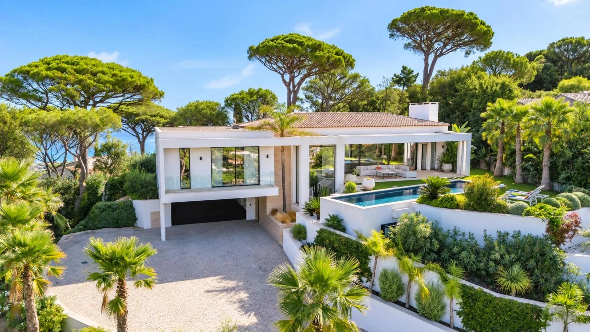 VILLA CONTEMPORAINE D’EXCEPTION AVEC VUE PANORAMIQUE -  Sainte-Maxime