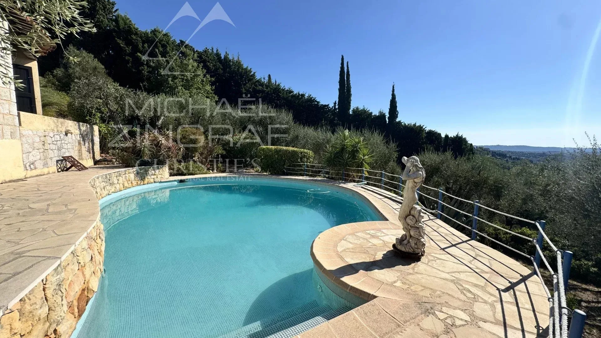 Villa d'architecte avec vue mer et oliveraie