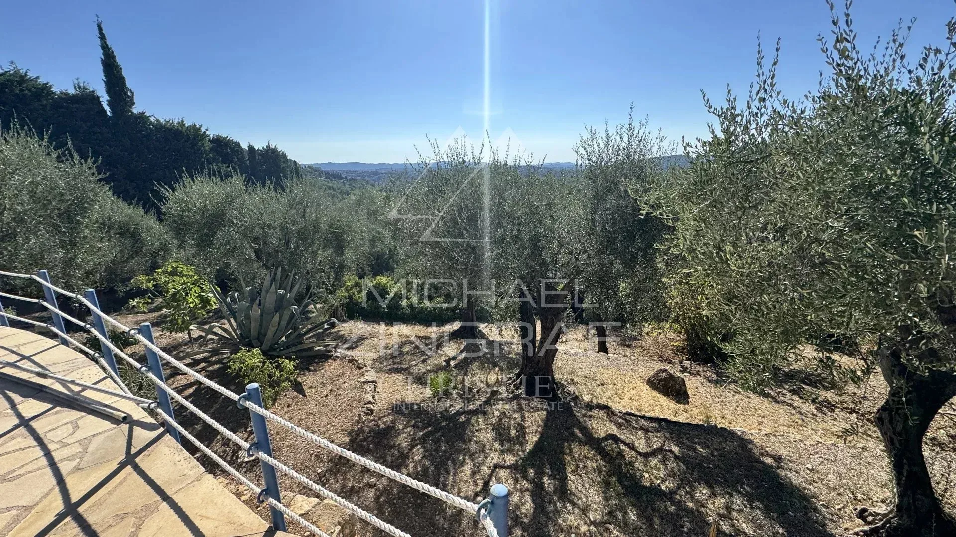 Villa d'architecte avec vue mer et oliveraie - 13