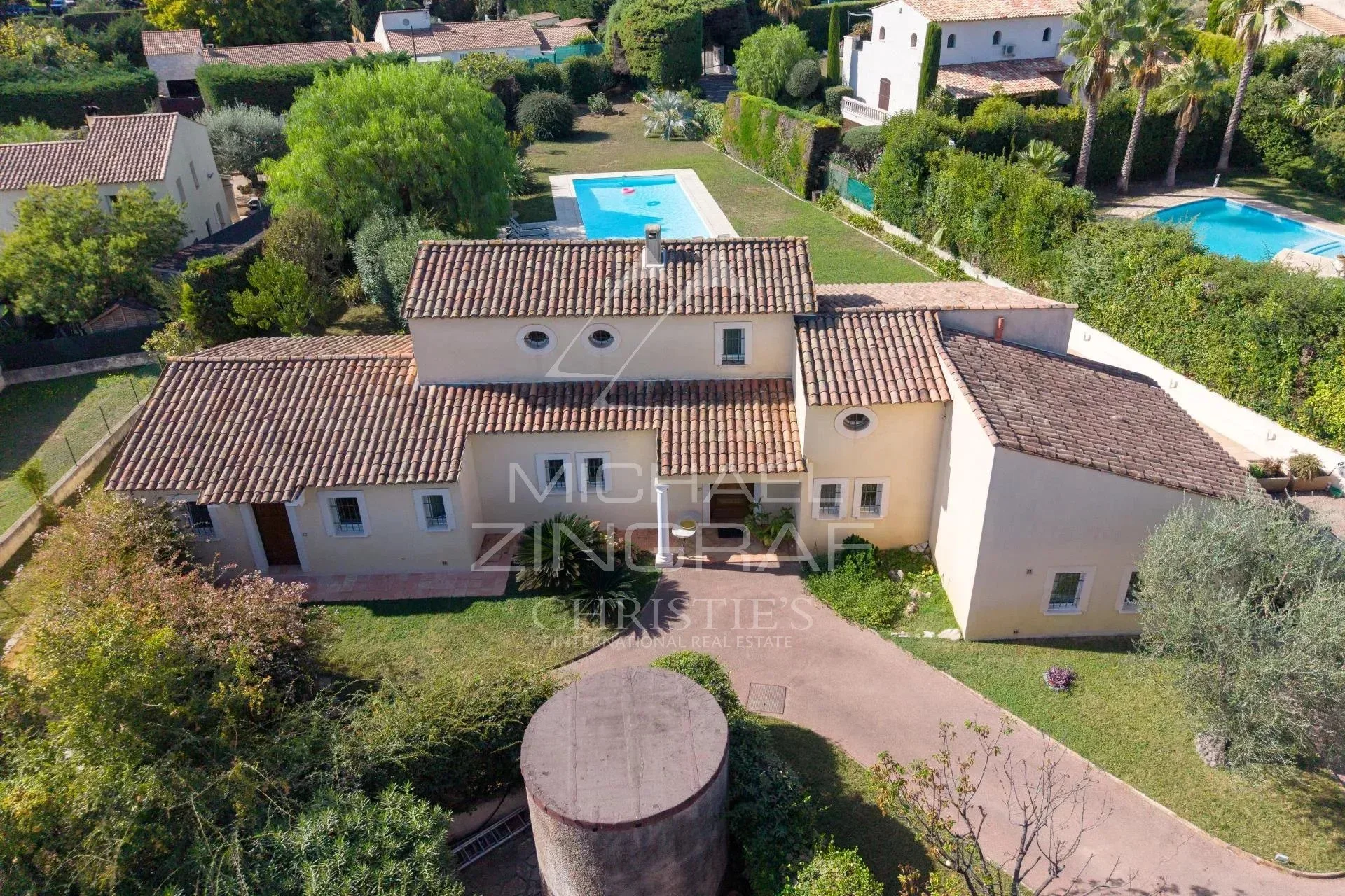 Antibes – Élégante villa avec piscine