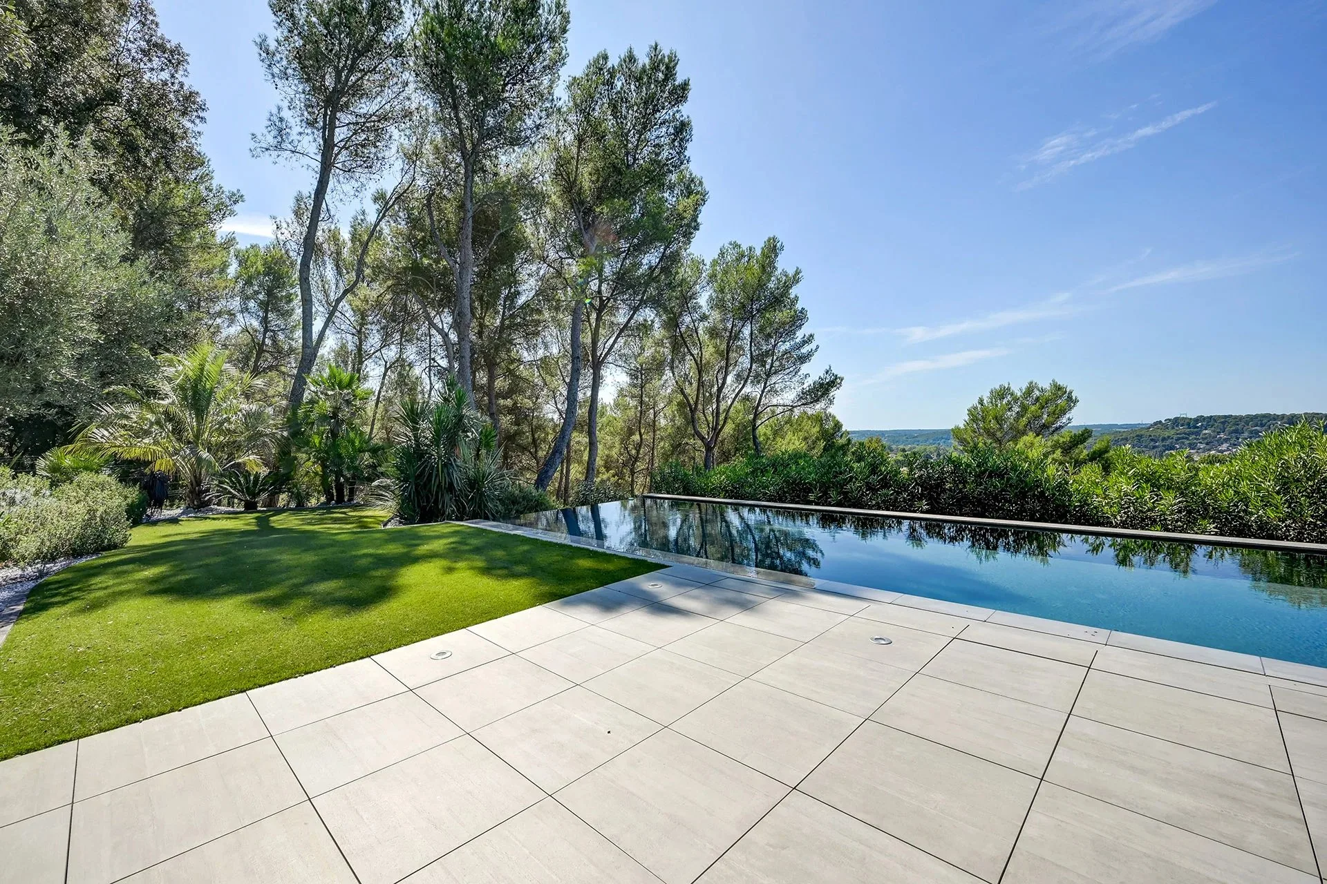 Villa d'architecte contemporaine avec vue panoramique & Pinède privée - 11